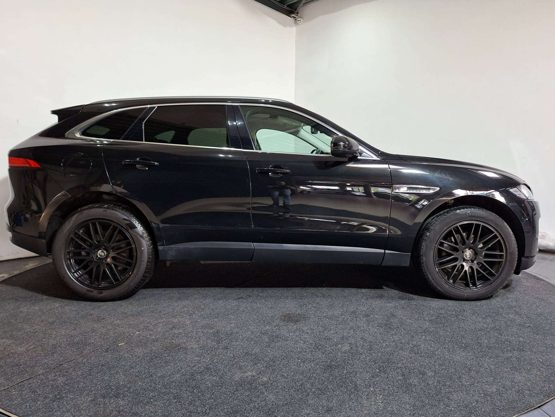 Jaguar F-Pace PANO DAK I AUTOMAAT I ZETEL VERWARMING I STARTSTOP