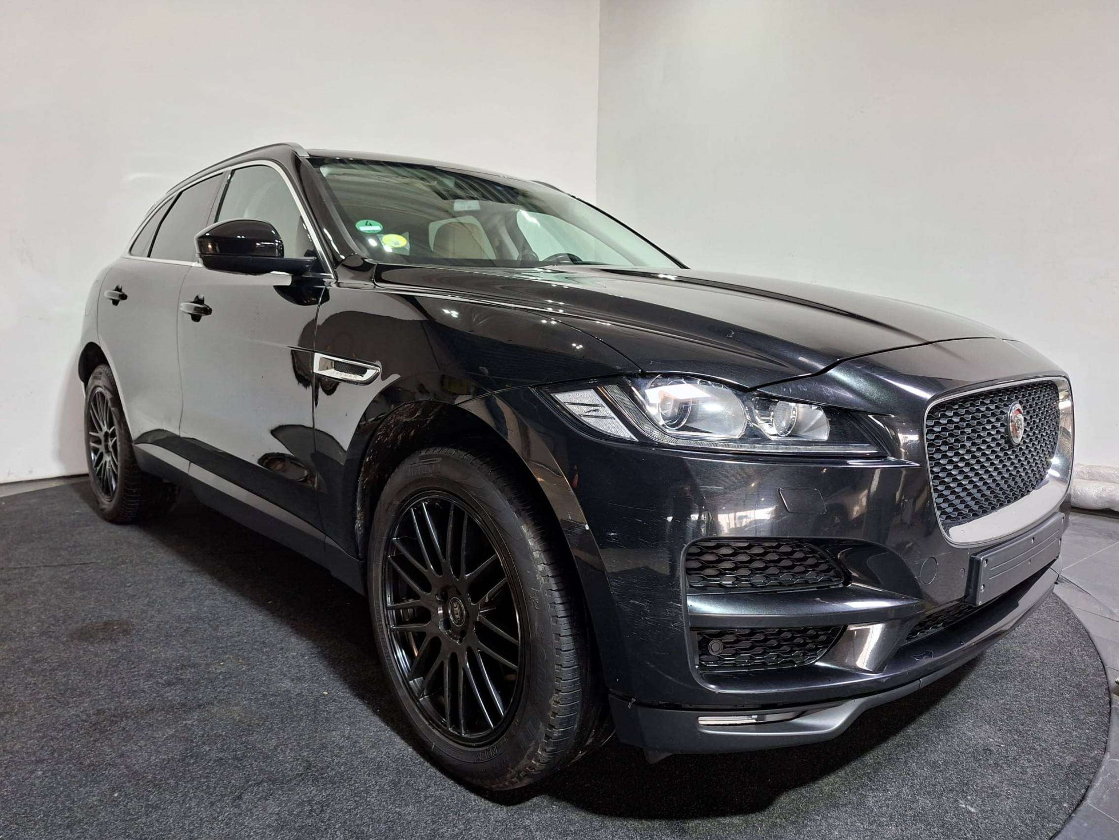 Jaguar F-Pace PANO DAK I AUTOMAAT I ZETEL VERWARMING I STARTSTOP