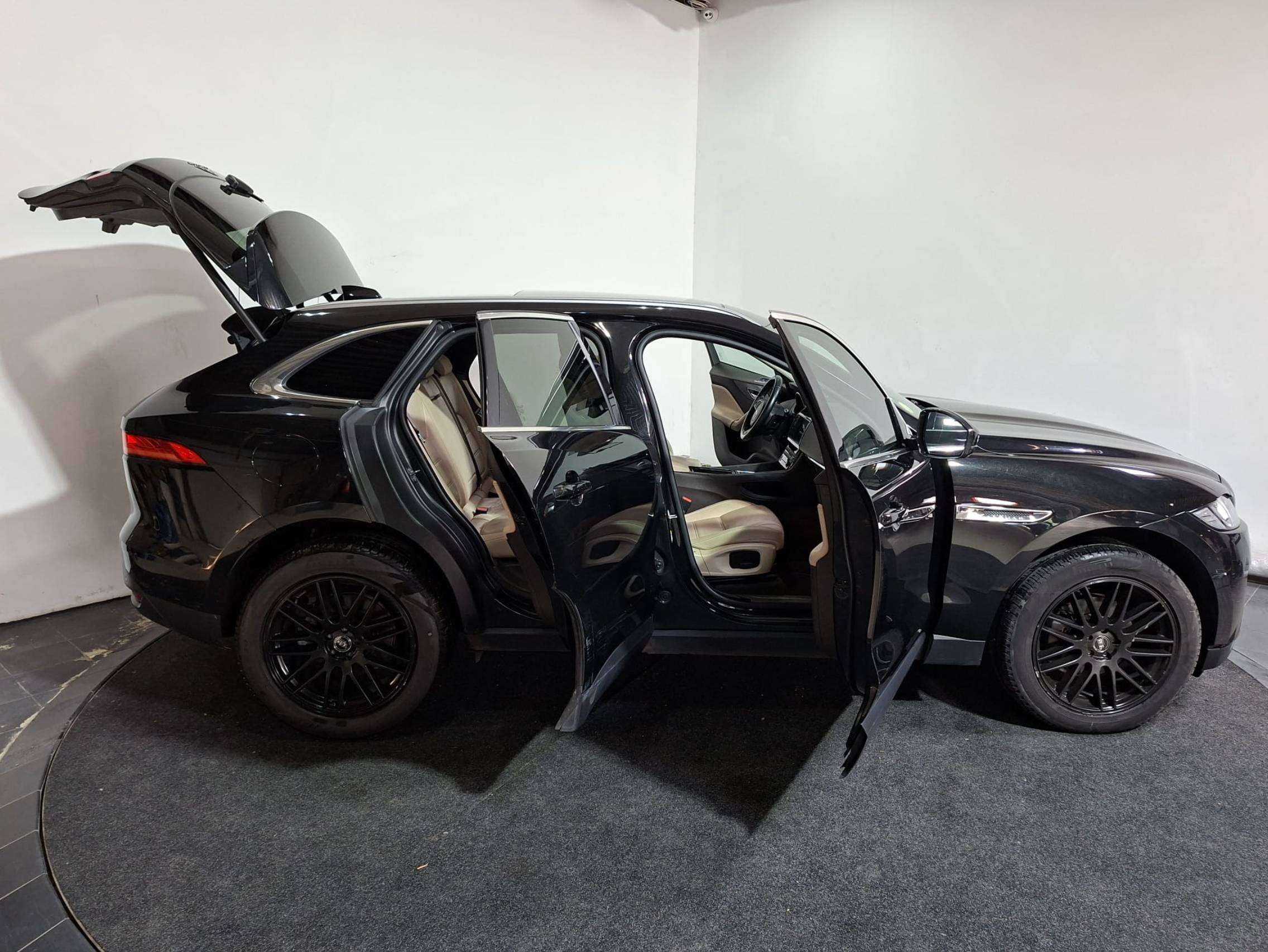 Jaguar F-Pace PANO DAK I AUTOMAAT I ZETEL VERWARMING I STARTSTOP
