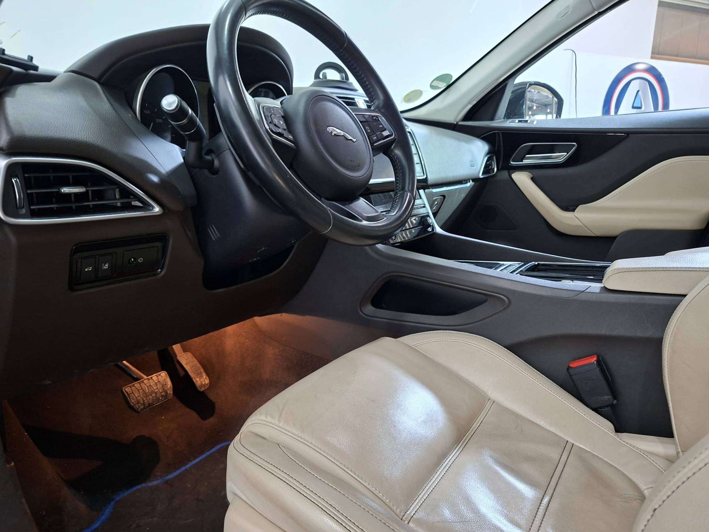 Jaguar F-Pace PANO DAK I AUTOMAAT I ZETEL VERWARMING I STARTSTOP