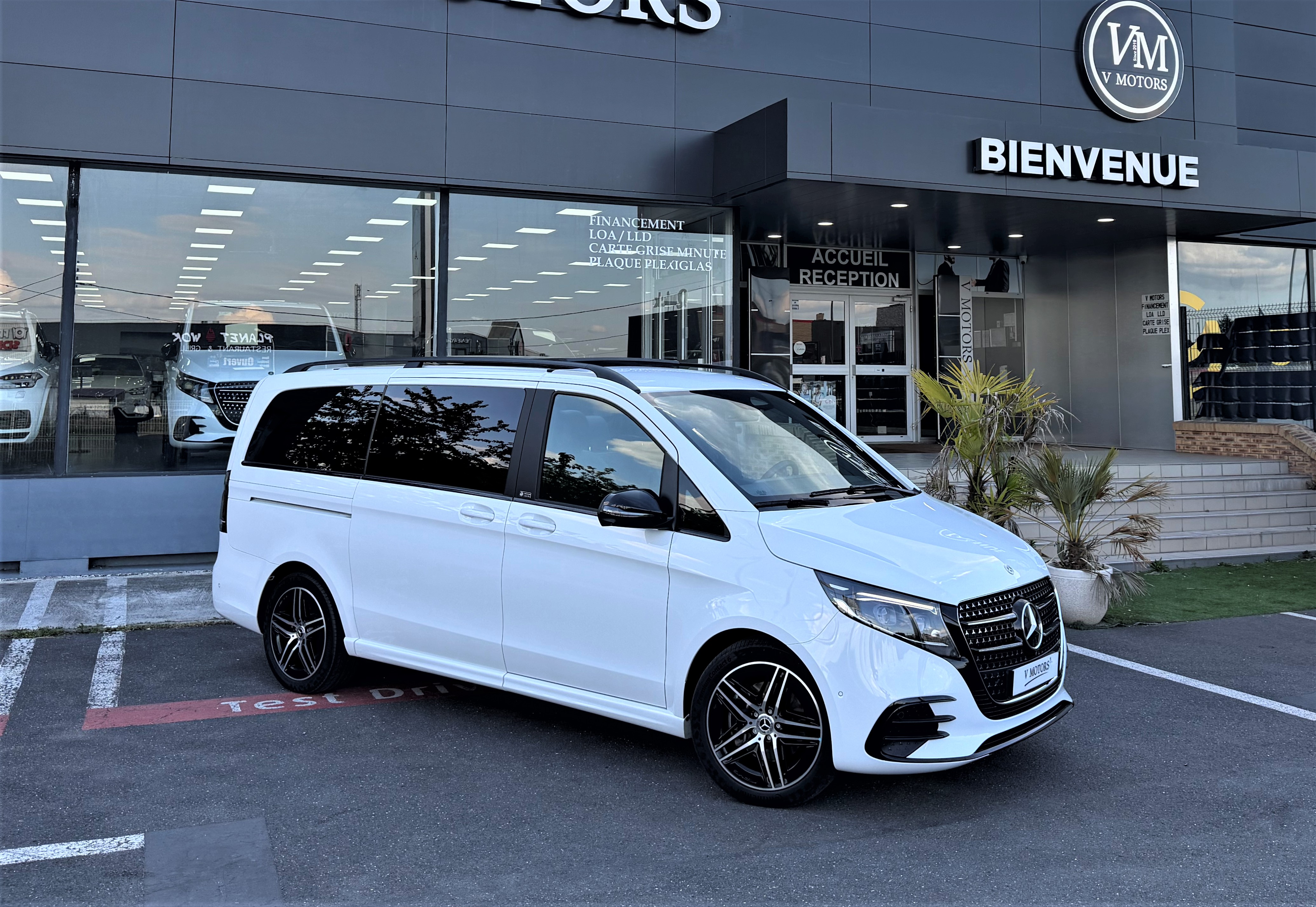 Mercedes-Benz Classe V 250d AVANTGARDE AMG LINE DESIGN' 8PL NEW PANORAMA 1er Main