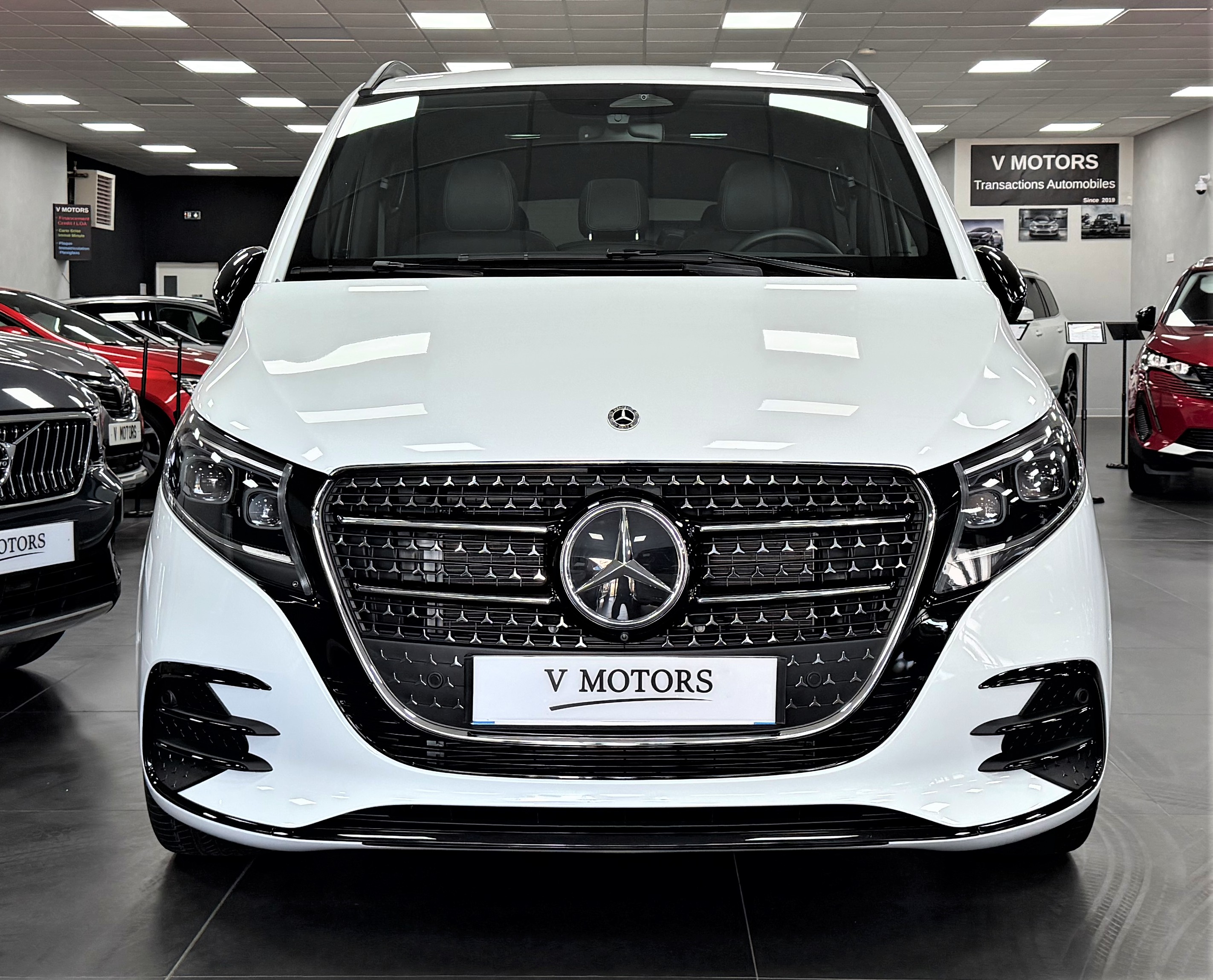 Mercedes-Benz Classe V 250d AVANTGARDE AMG LINE DESIGN' 8PL NEW PANORAMA 1er Main