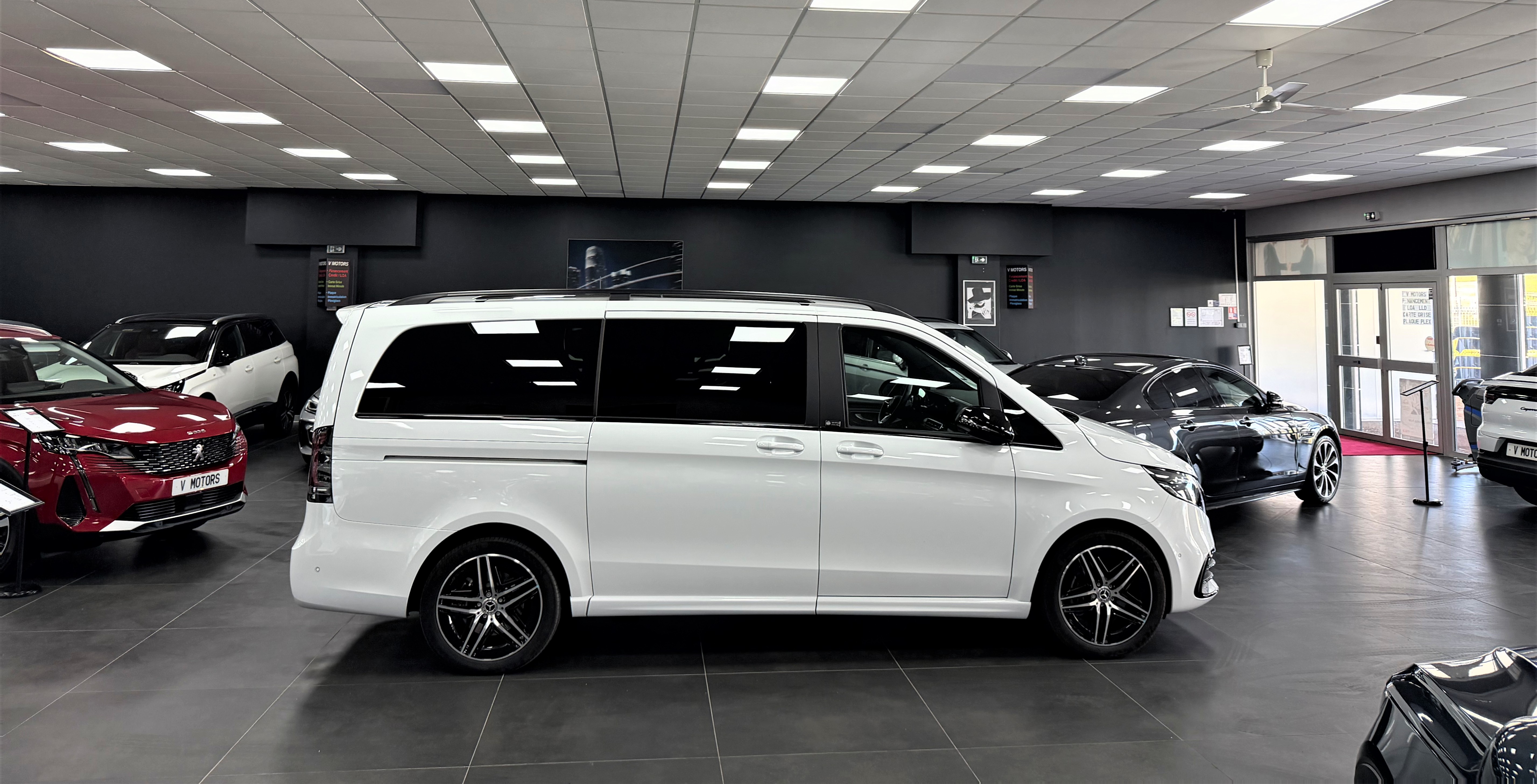 Mercedes-Benz Classe V 250d AVANTGARDE AMG LINE DESIGN' 8PL NEW PANORAMA 1er Main