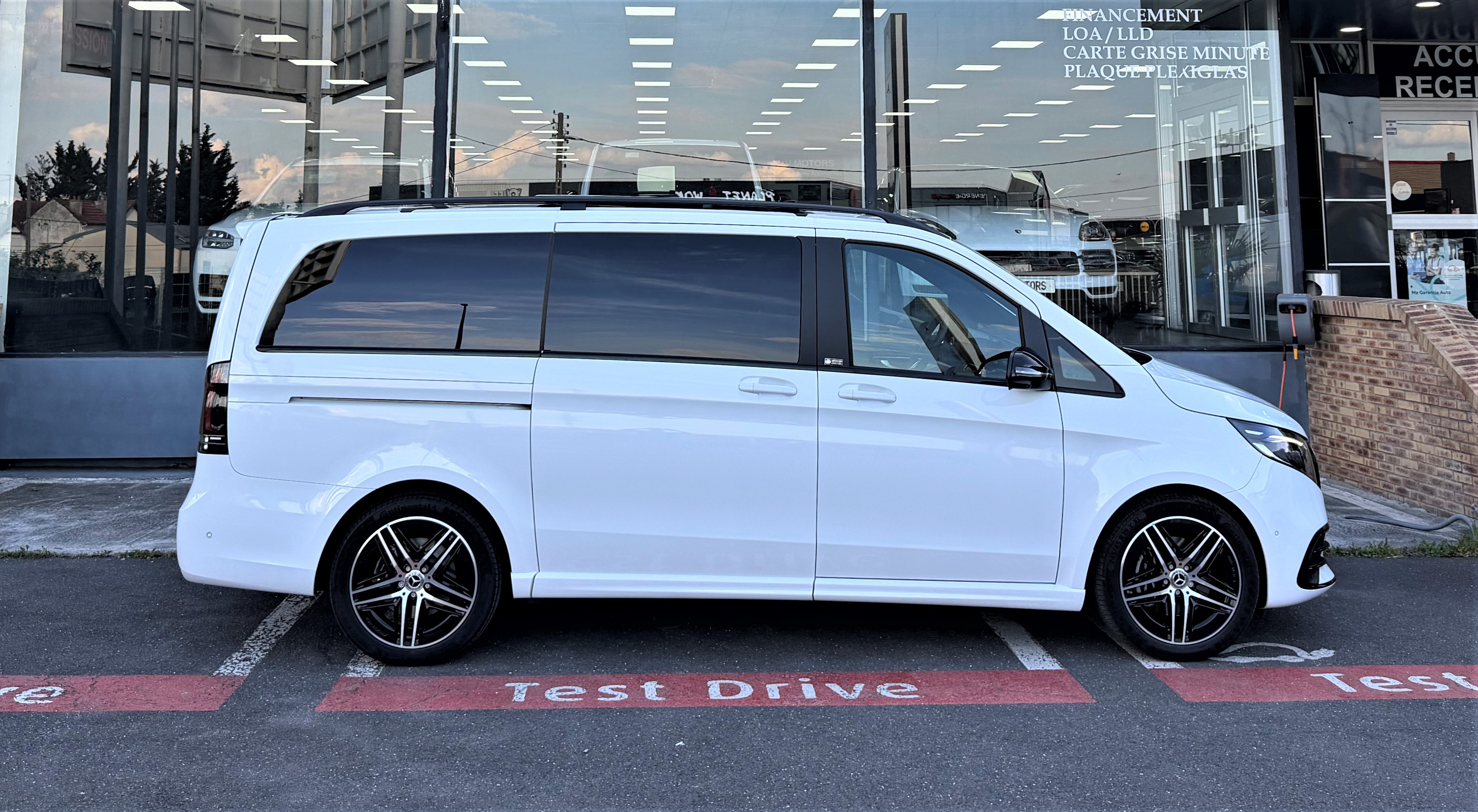 Mercedes-Benz Classe V 250d AVANTGARDE AMG LINE DESIGN' 8PL NEW PANORAMA 1er Main