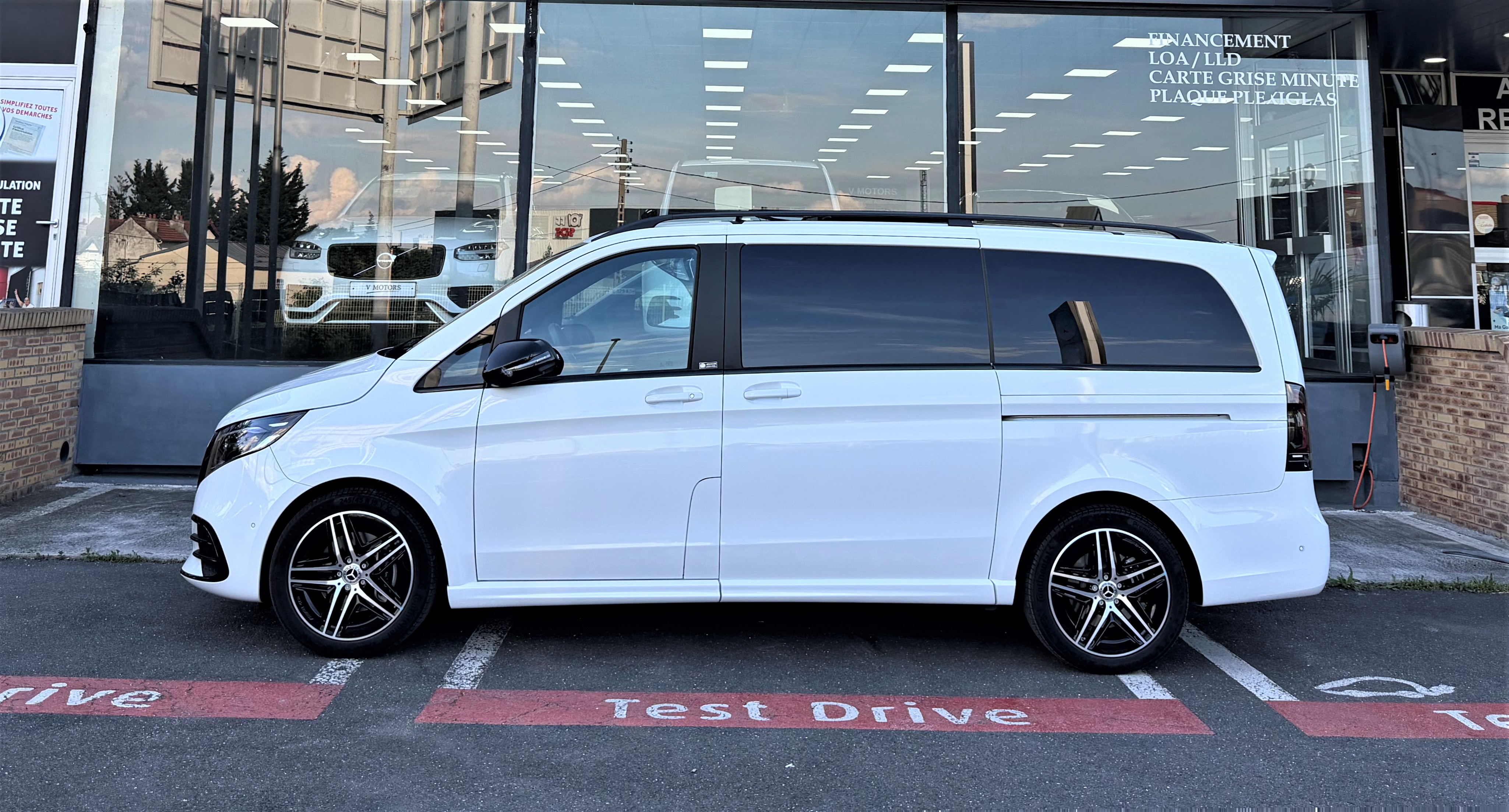 Mercedes-Benz Classe V 250d AVANTGARDE AMG LINE DESIGN' 8PL NEW PANORAMA 1er Main