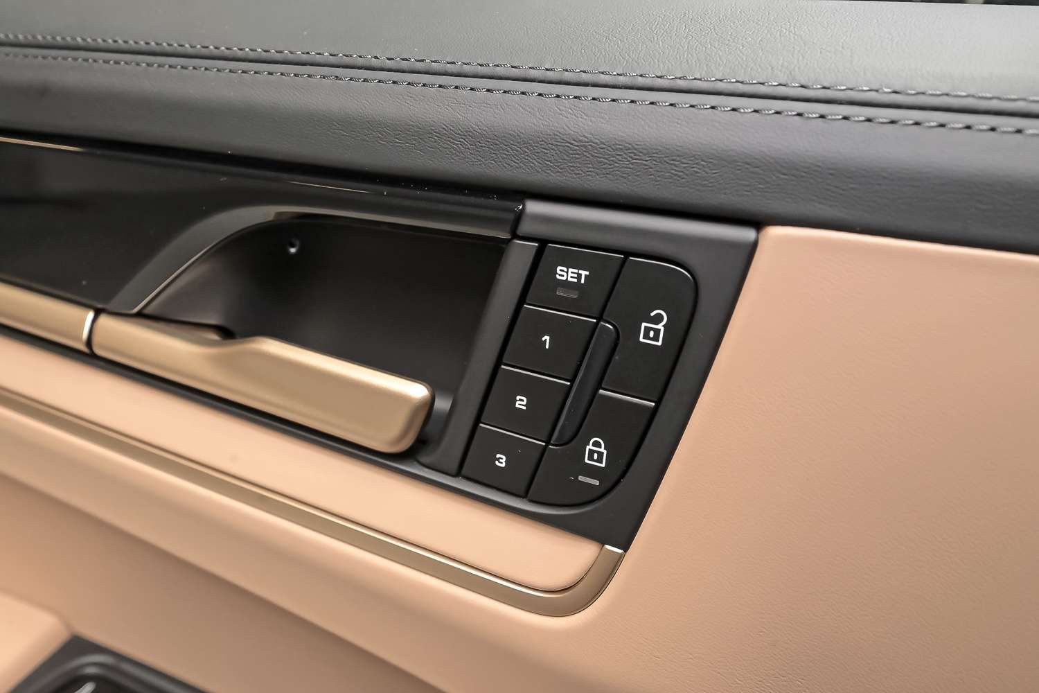 Porsche Cayenne Cayenne E-Hybrid 3.0 Turbo V6 (346 kW)