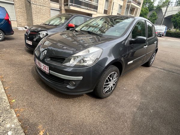 Renault Clio III 1.2 16V 75 RIP CURL 2 5P