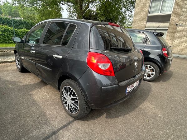 Renault Clio III 1.2 16V 75 RIP CURL 2 5P