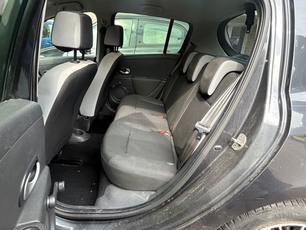 Renault Clio III 1.2 16V 75 RIP CURL 2 5P