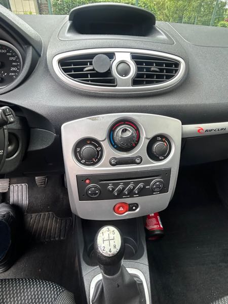 Renault Clio III 1.2 16V 75 RIP CURL 2 5P