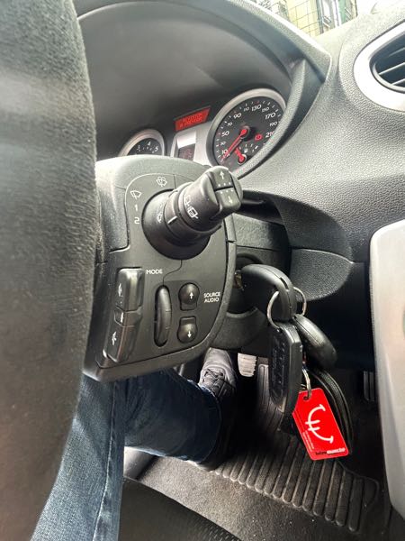 Renault Clio III 1.2 16V 75 RIP CURL 2 5P