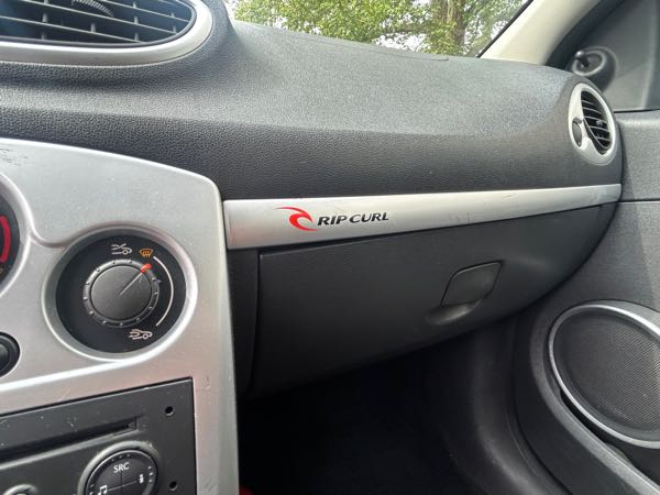 Renault Clio III 1.2 16V 75 RIP CURL 2 5P