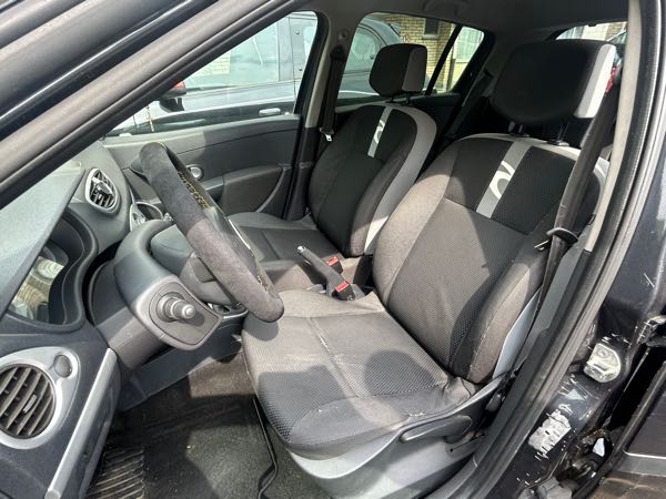 Renault Clio III 1.2 16V 75 RIP CURL 2 5P