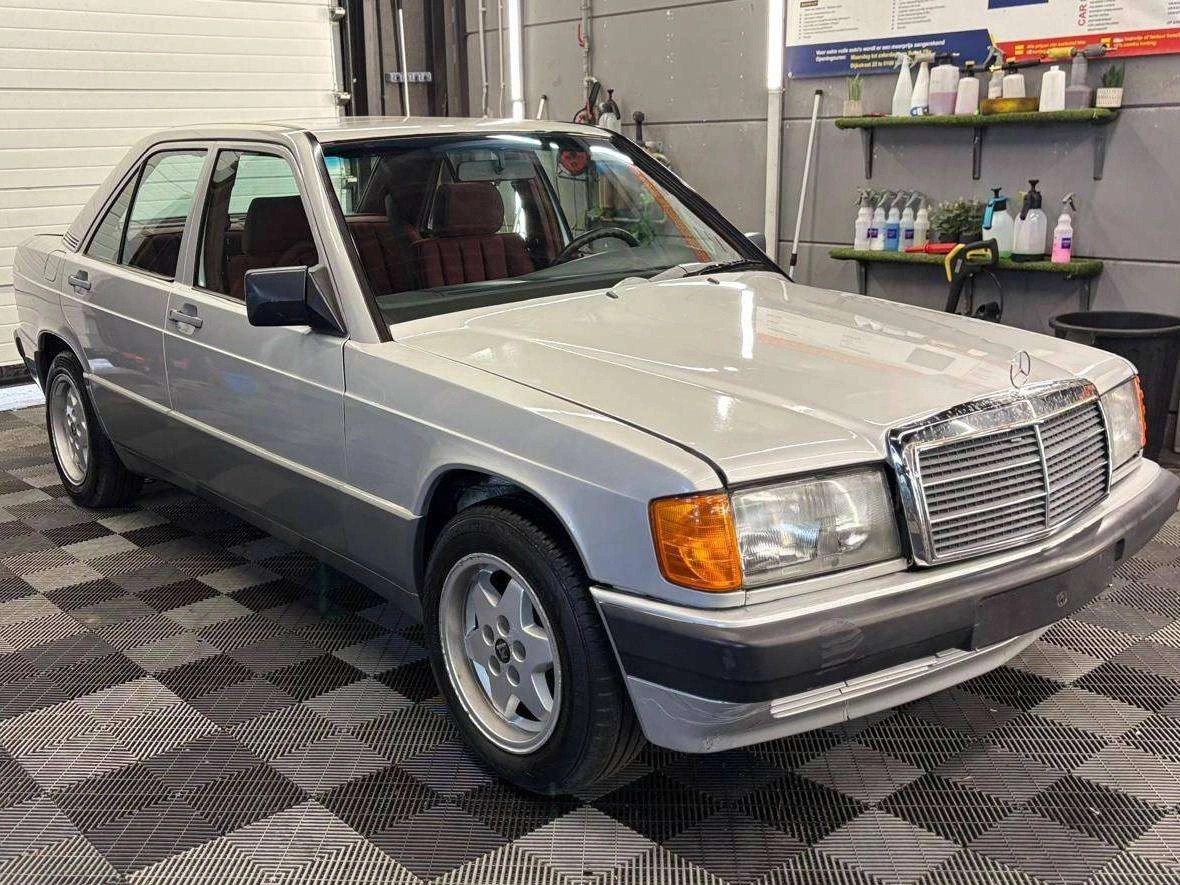 Mercedes-Benz 190 Benzine AUTOMATIQUE bj. 1988 178000km Oldtimer