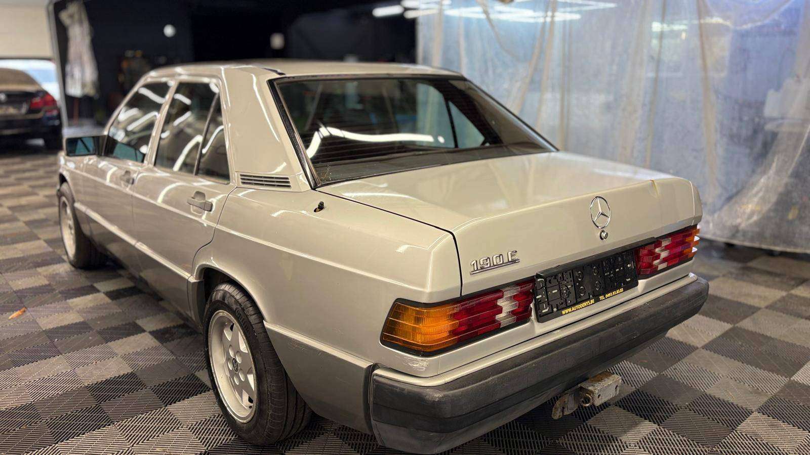 Mercedes-Benz 190 Benzine AUTOMATIQUE bj. 1988 178000km Oldtimer