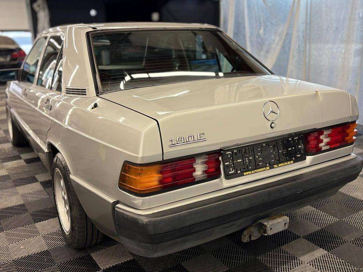 Mercedes-Benz 190 Benzine AUTOMATIQUE bj. 1988 178000km Oldtimer