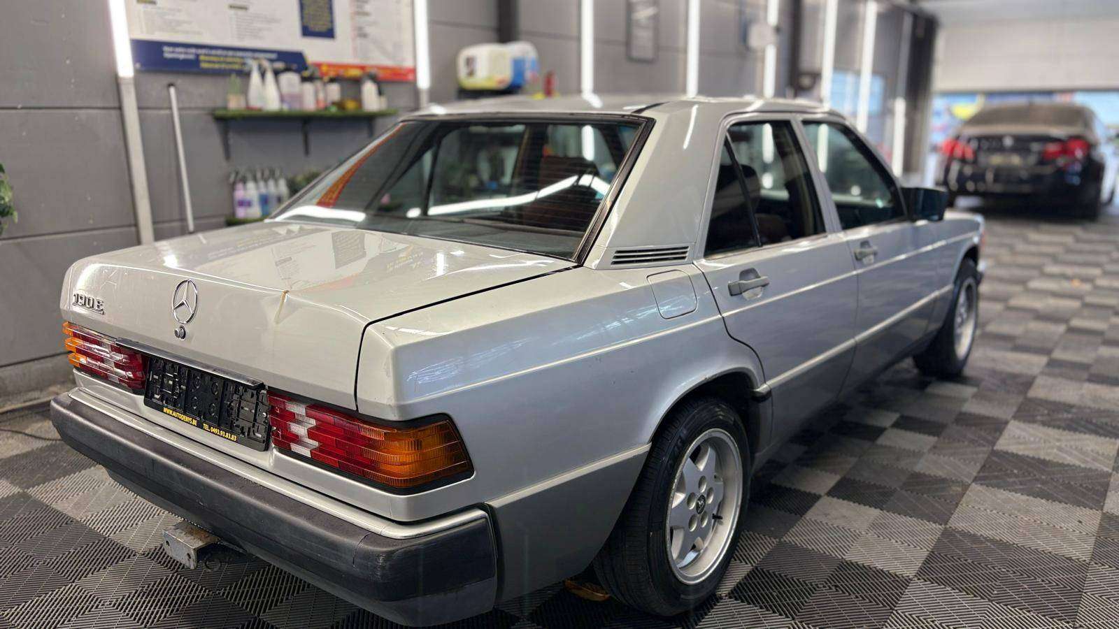 Mercedes-Benz 190 Benzine AUTOMATIQUE bj. 1988 178000km Oldtimer