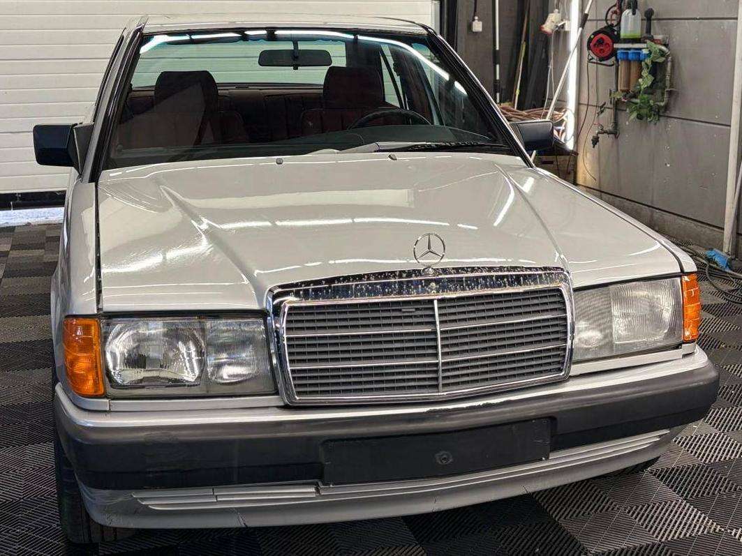 Mercedes-Benz 190 Benzine AUTOMATIQUE bj. 1988 178000km Oldtimer