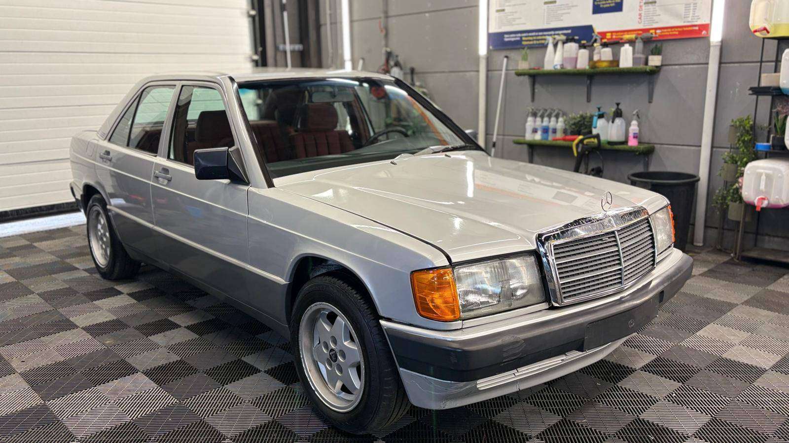 Mercedes-Benz 190 Benzine AUTOMATIQUE bj. 1988 178000km Oldtimer