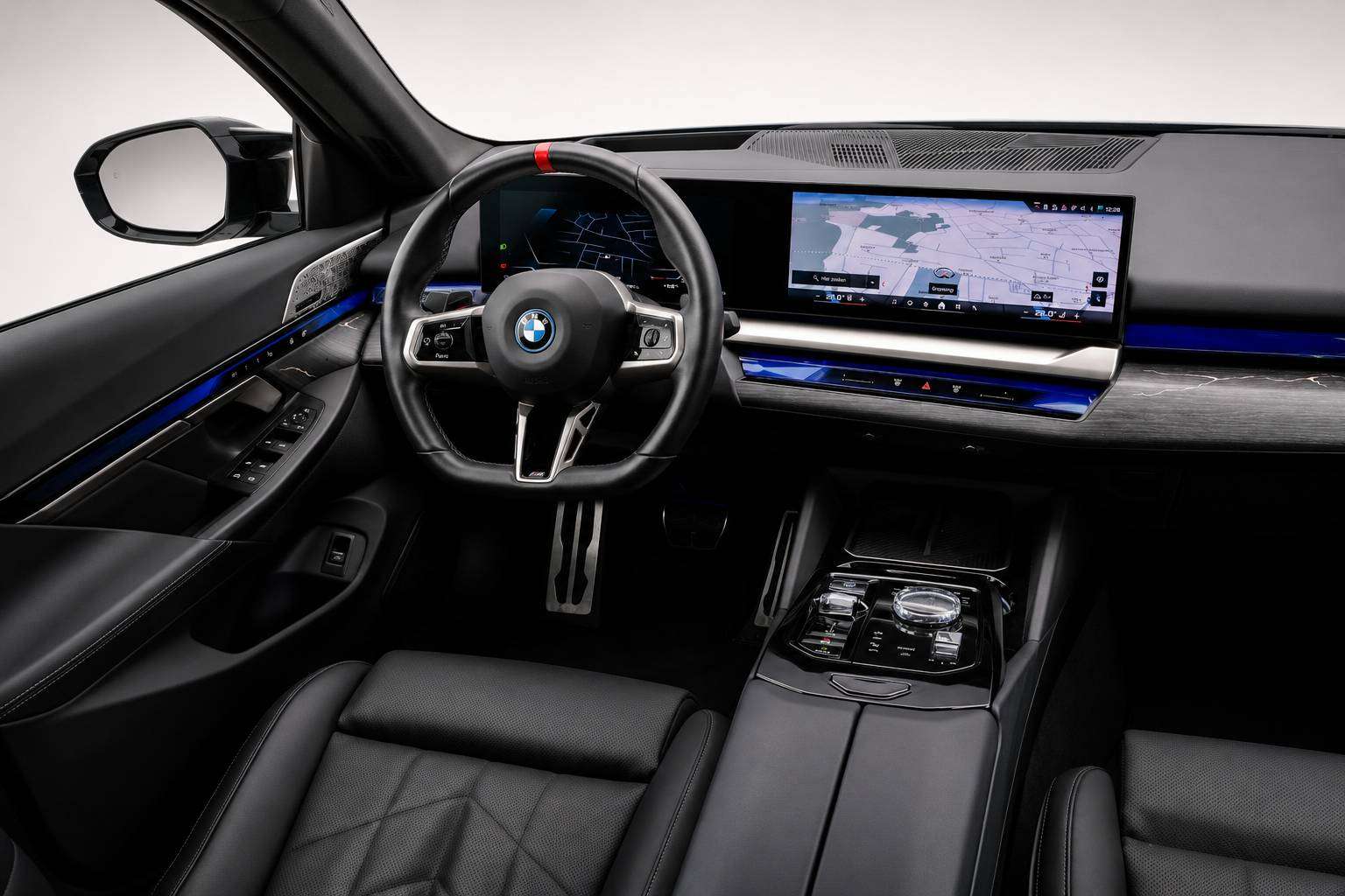 BMW i5 M60 Individual B&W ACC BTWwagen