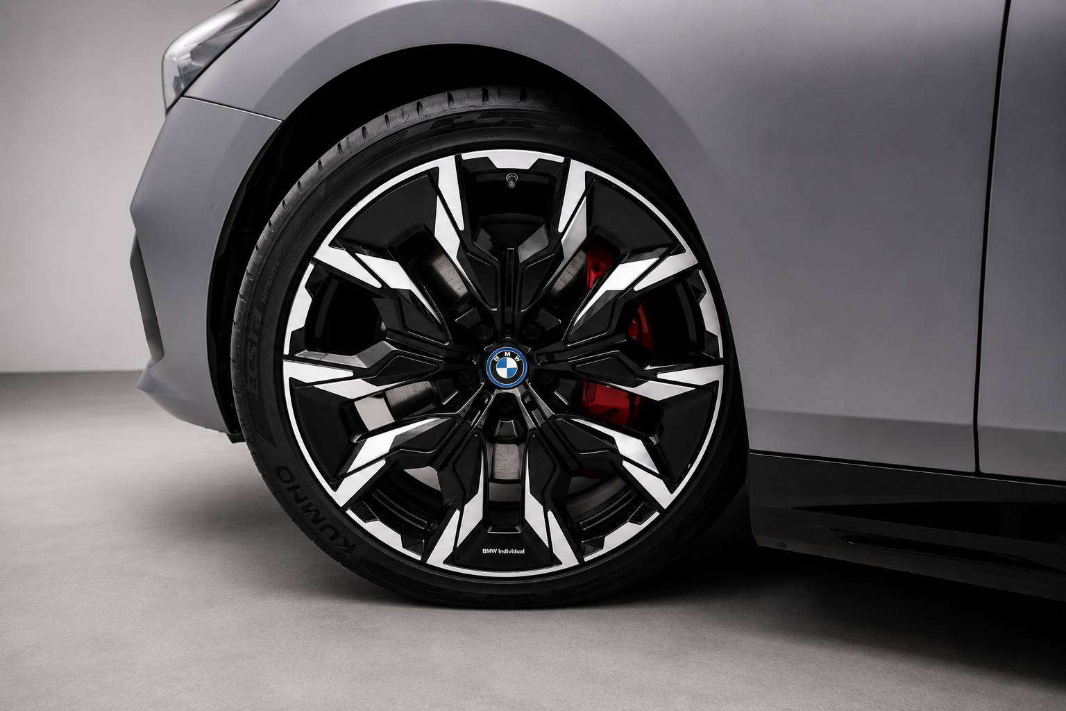 BMW i5 M60 Individual B&W ACC BTWwagen