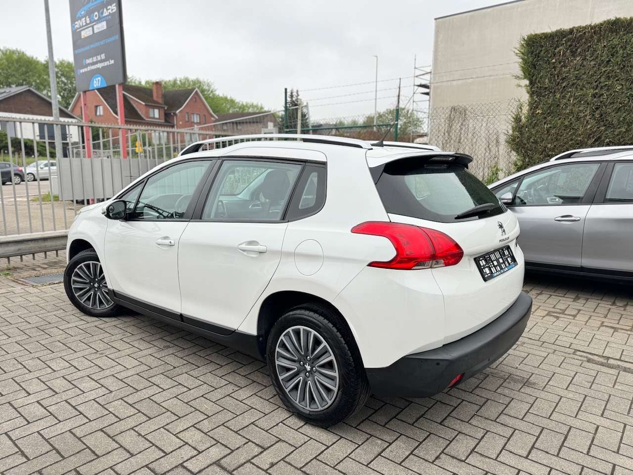 Peugeot 2008 1.2 Benzine Automaat – GPS – Parkeersensoren