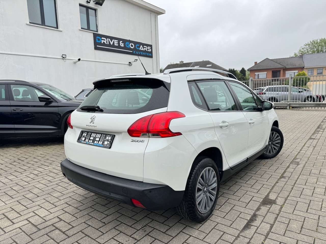 Peugeot 2008 1.2 Benzine Automaat – GPS – Parkeersensoren