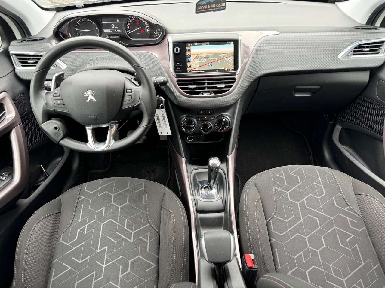 Peugeot 2008 1.2 Benzine Automaat – GPS – Parkeersensoren