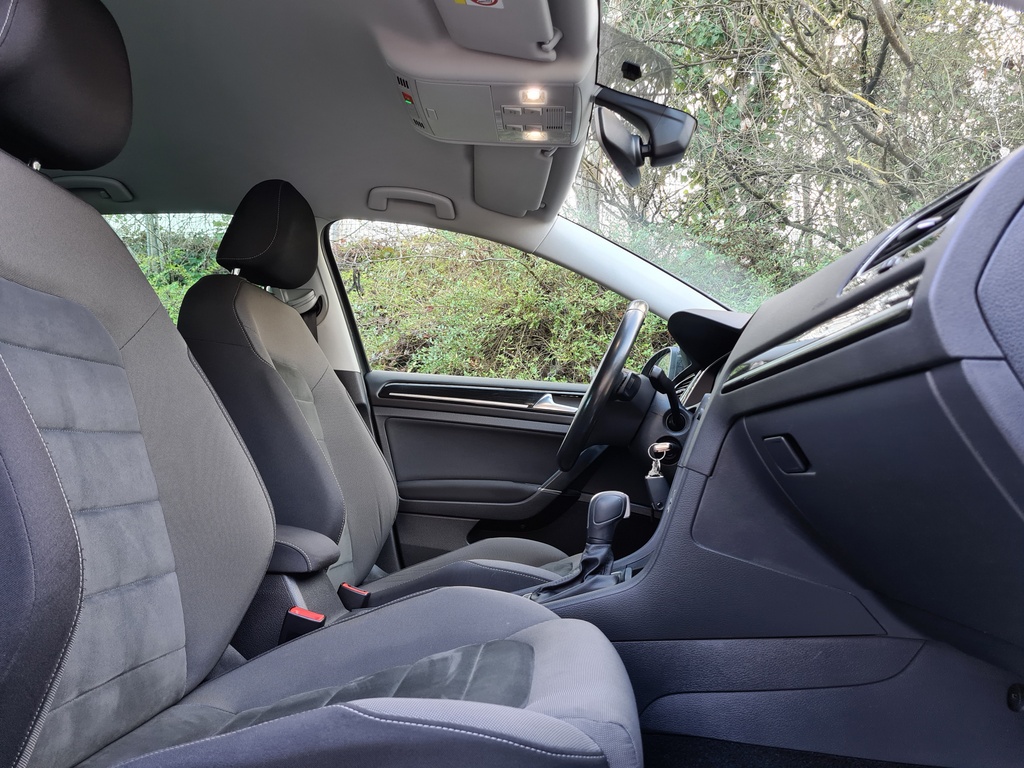 Volkswagen Golf VIII 2.0 TDI SCR 150 R-LINE DSG7