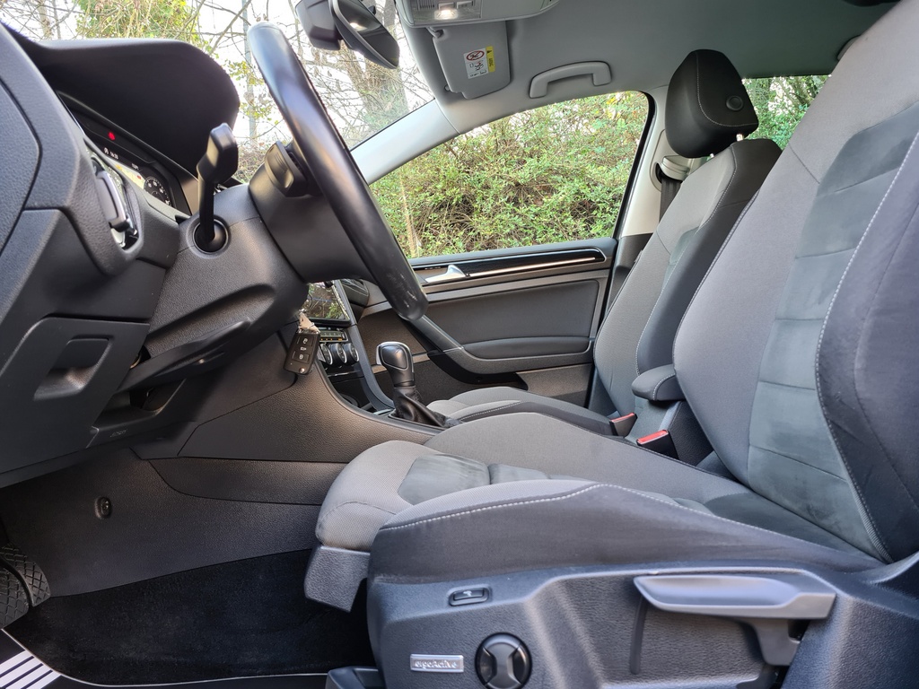 Volkswagen Golf VIII 2.0 TDI SCR 150 R-LINE DSG7