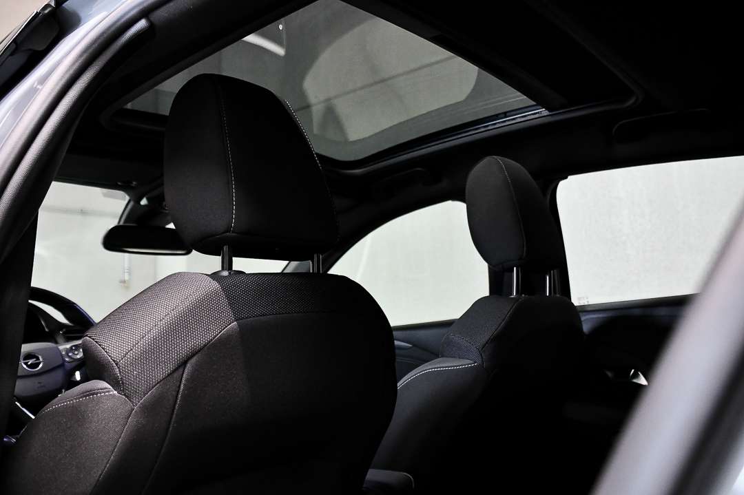Opel Corsa SPORT - CARPLAY - PANO - CAMERA - VERW. STUUR
