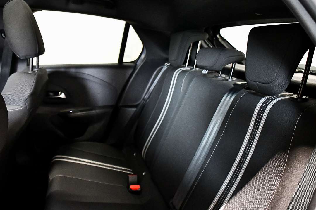 Opel Corsa SPORT - CARPLAY - PANO - CAMERA - VERW. STUUR