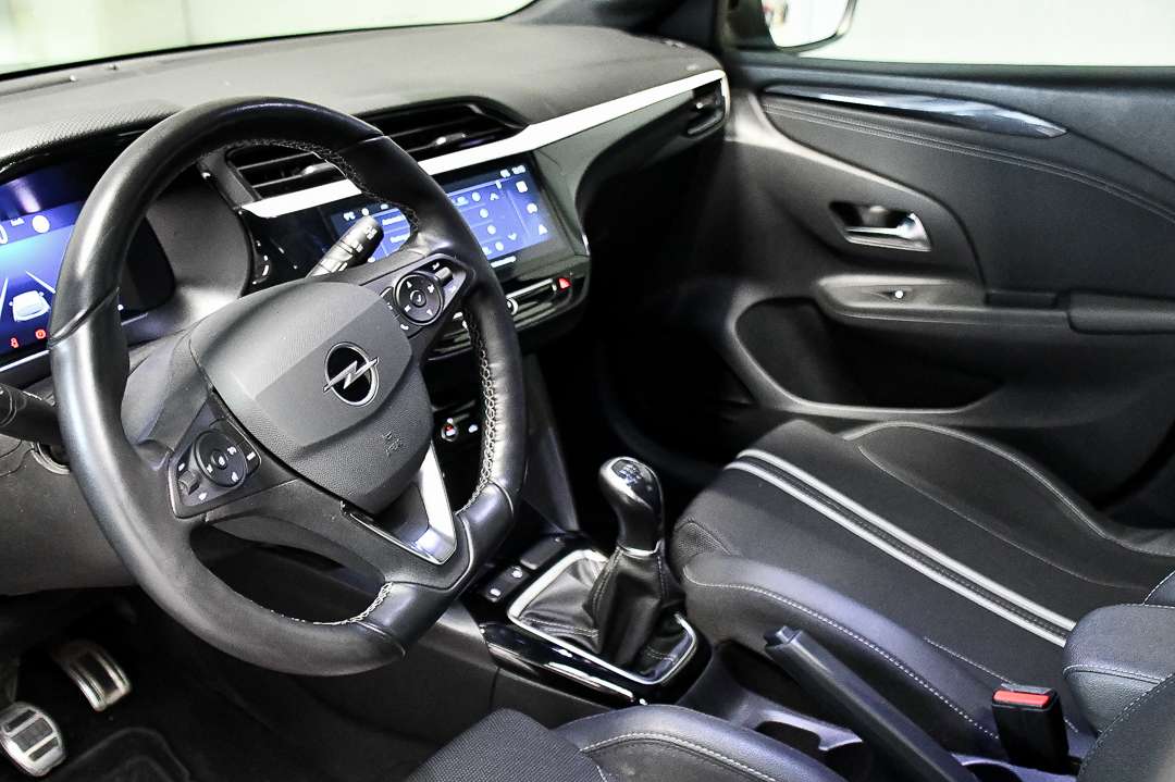 Opel Corsa SPORT - CARPLAY - PANO - CAMERA - VERW. STUUR