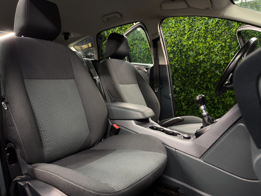 Ford C-max II BUSINESS NAV 1.6 TDCI 115 Cv ATTELAGE / 5 PLACES BVM6 CRIT AIR 2