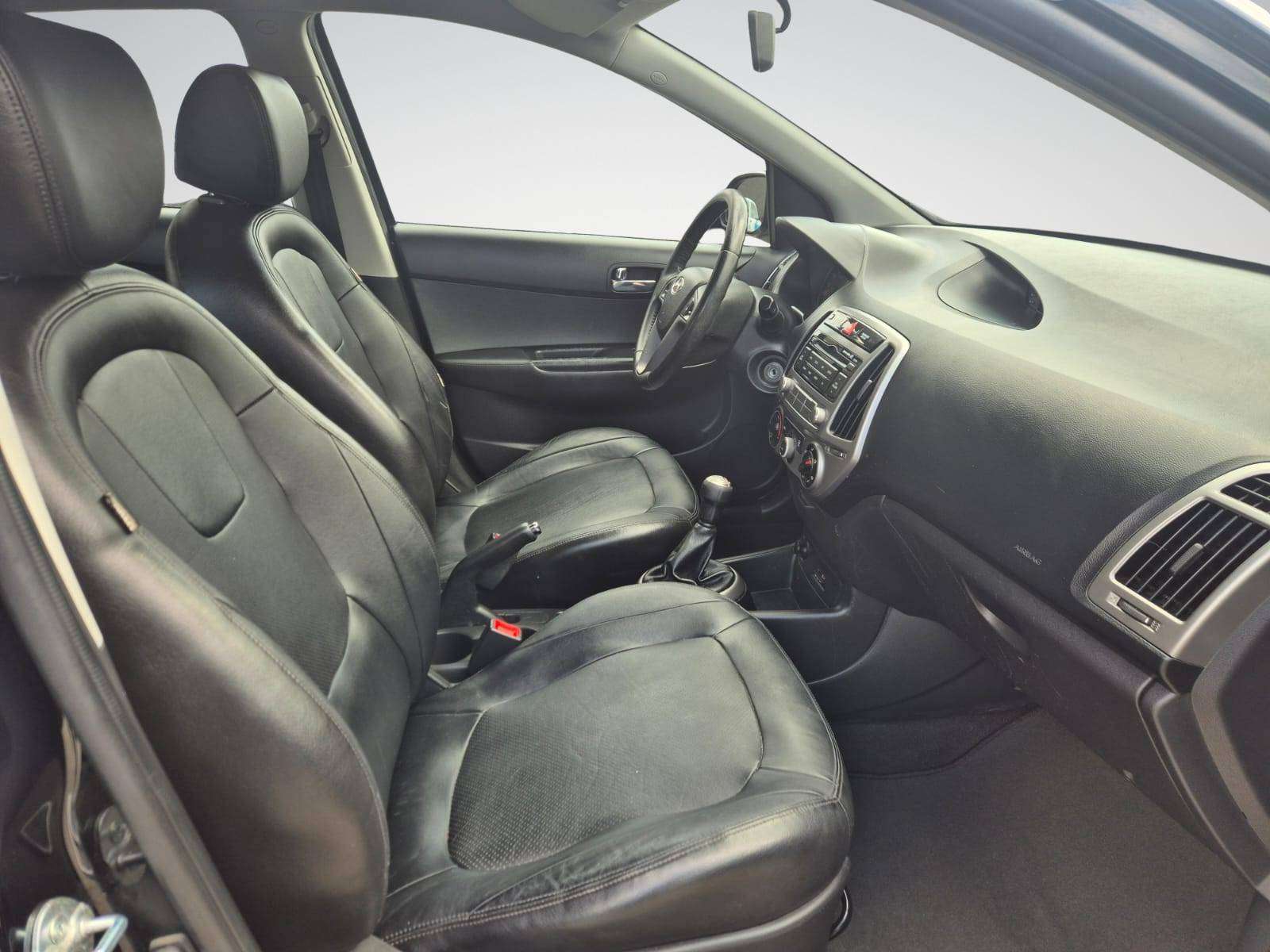 Hyundai i20 1.2i Blackline / Cuir / USB / MP3 / Garantie 12 Mois