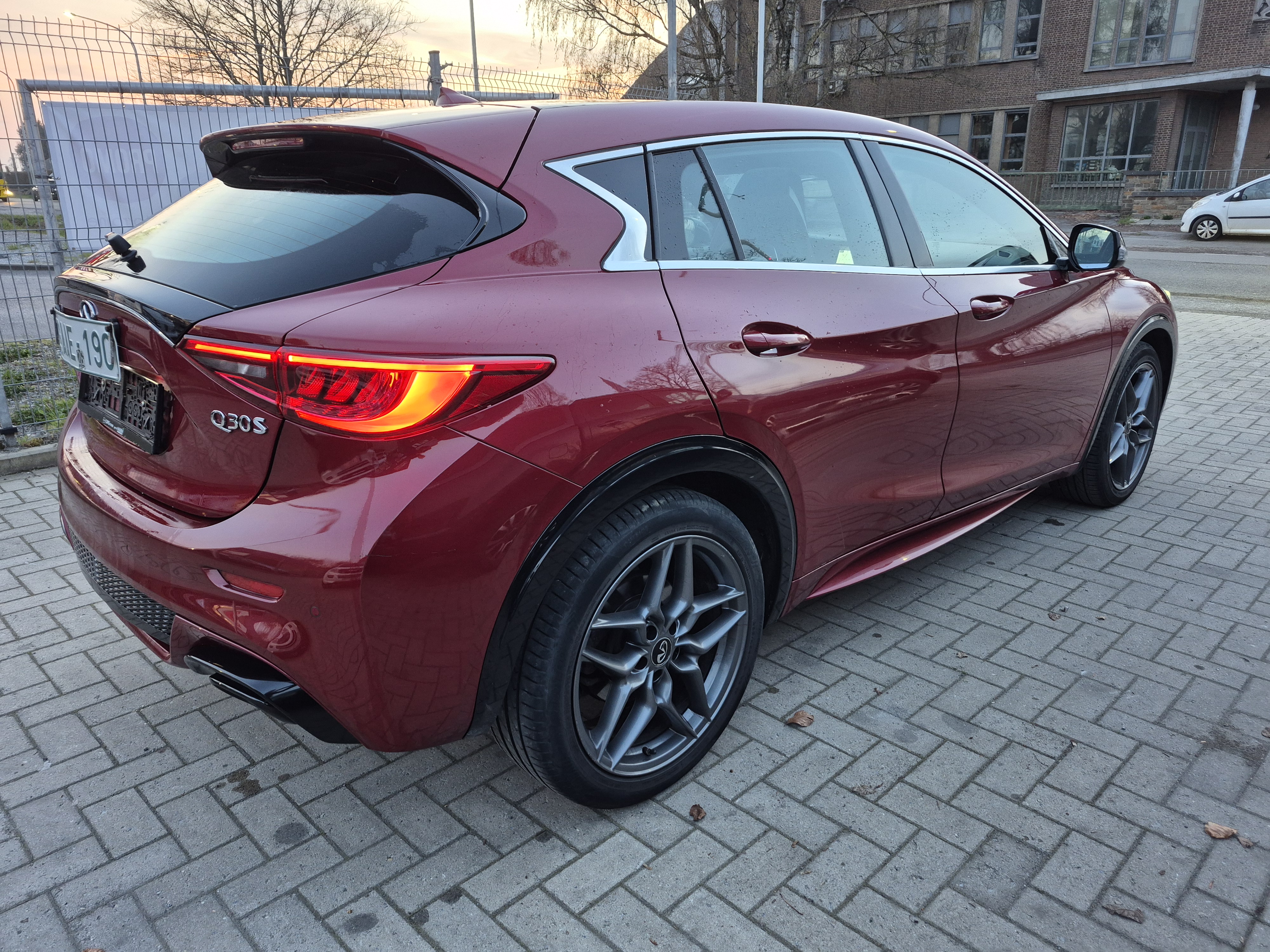 Infiniti Q30 1.5D 109 BUSINESS EXECUTIVE