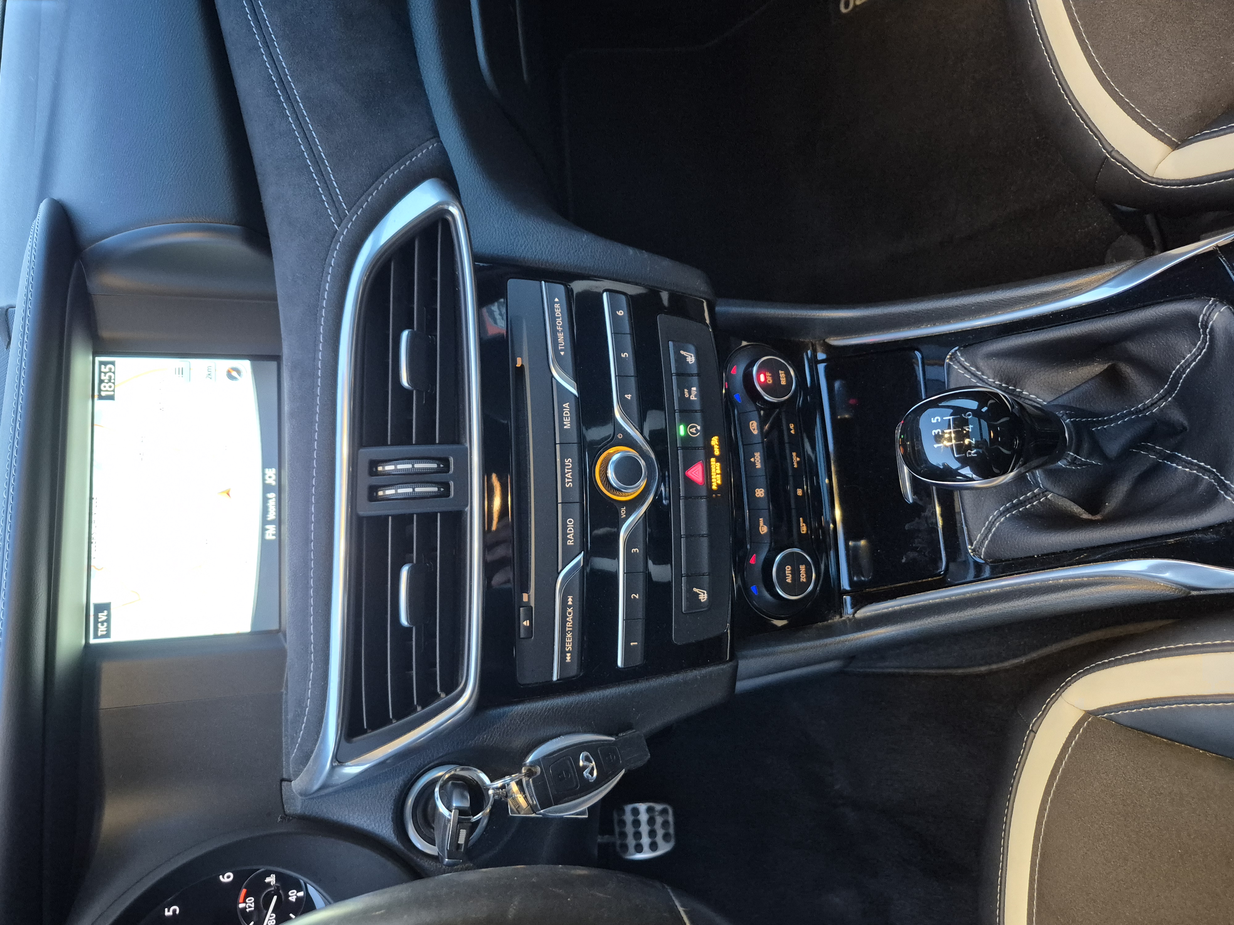 Infiniti Q30 1.5D 109 BUSINESS EXECUTIVE