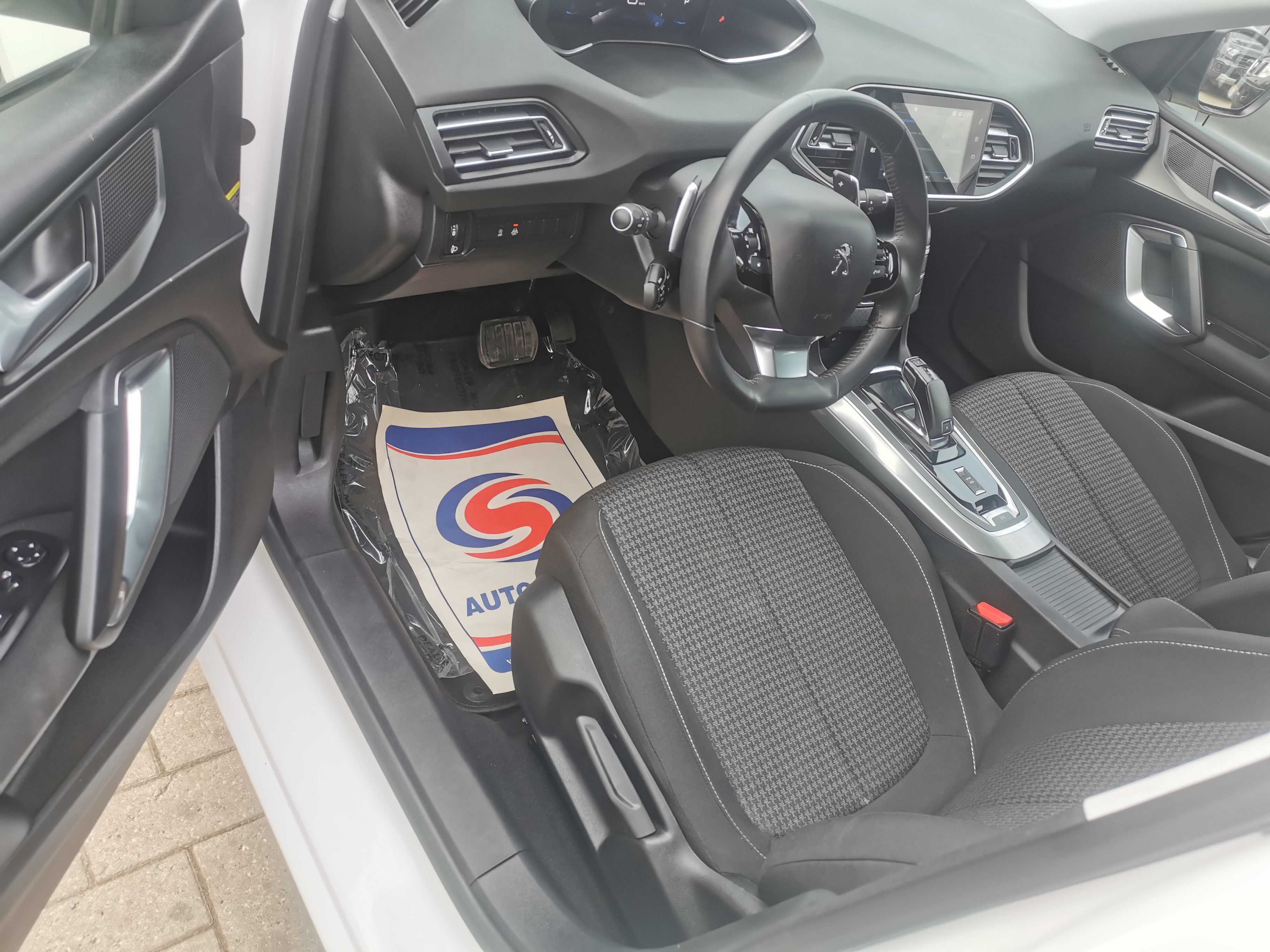 Peugeot 308 III 1.5 BLUEHDI 130 ACTIVE PACK AUTO8