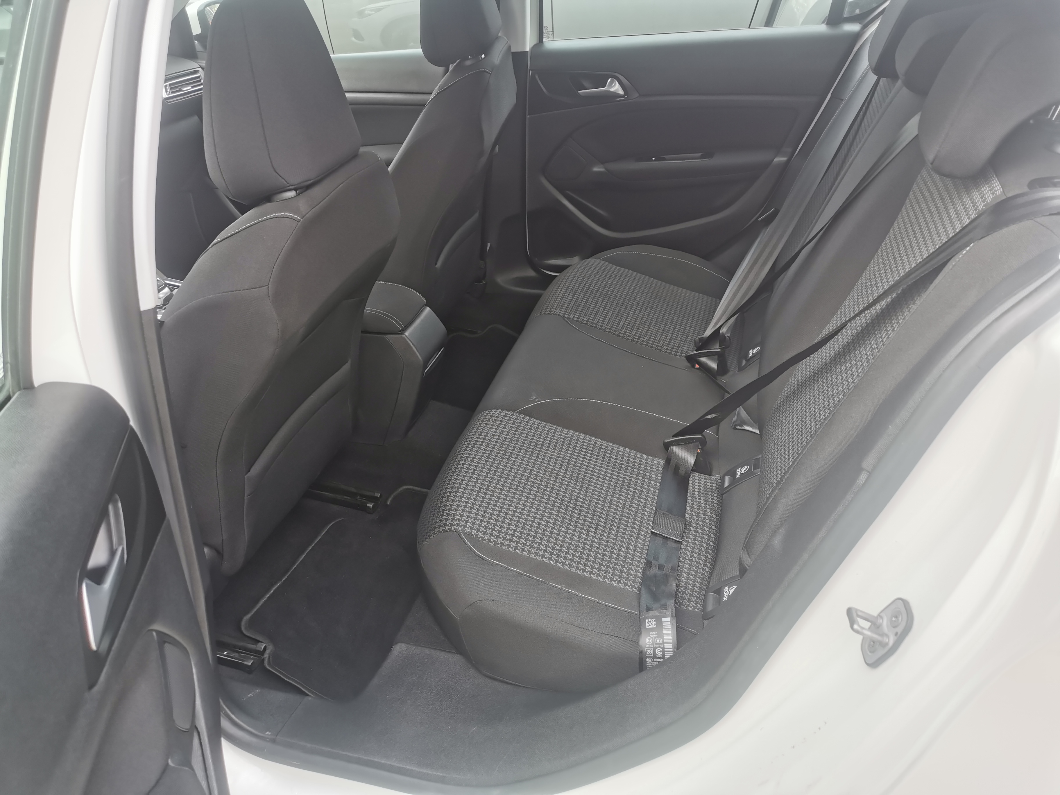 Peugeot 308 III 1.5 BLUEHDI 130 ACTIVE PACK AUTO8