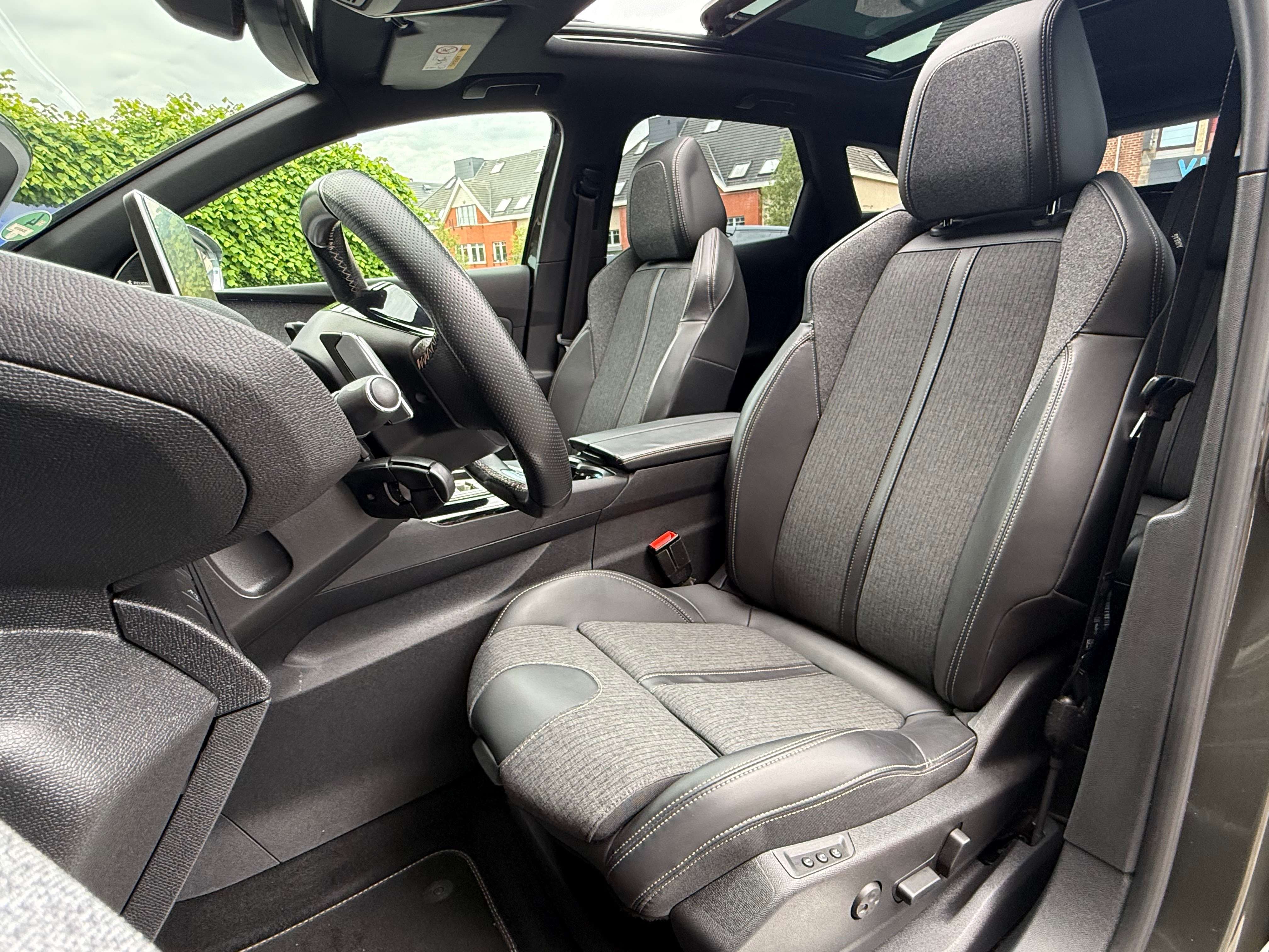 Peugeot 3008 1.6 THP GT Line I Navi I CarPlay I Caméra I Full Carnet I Pano
