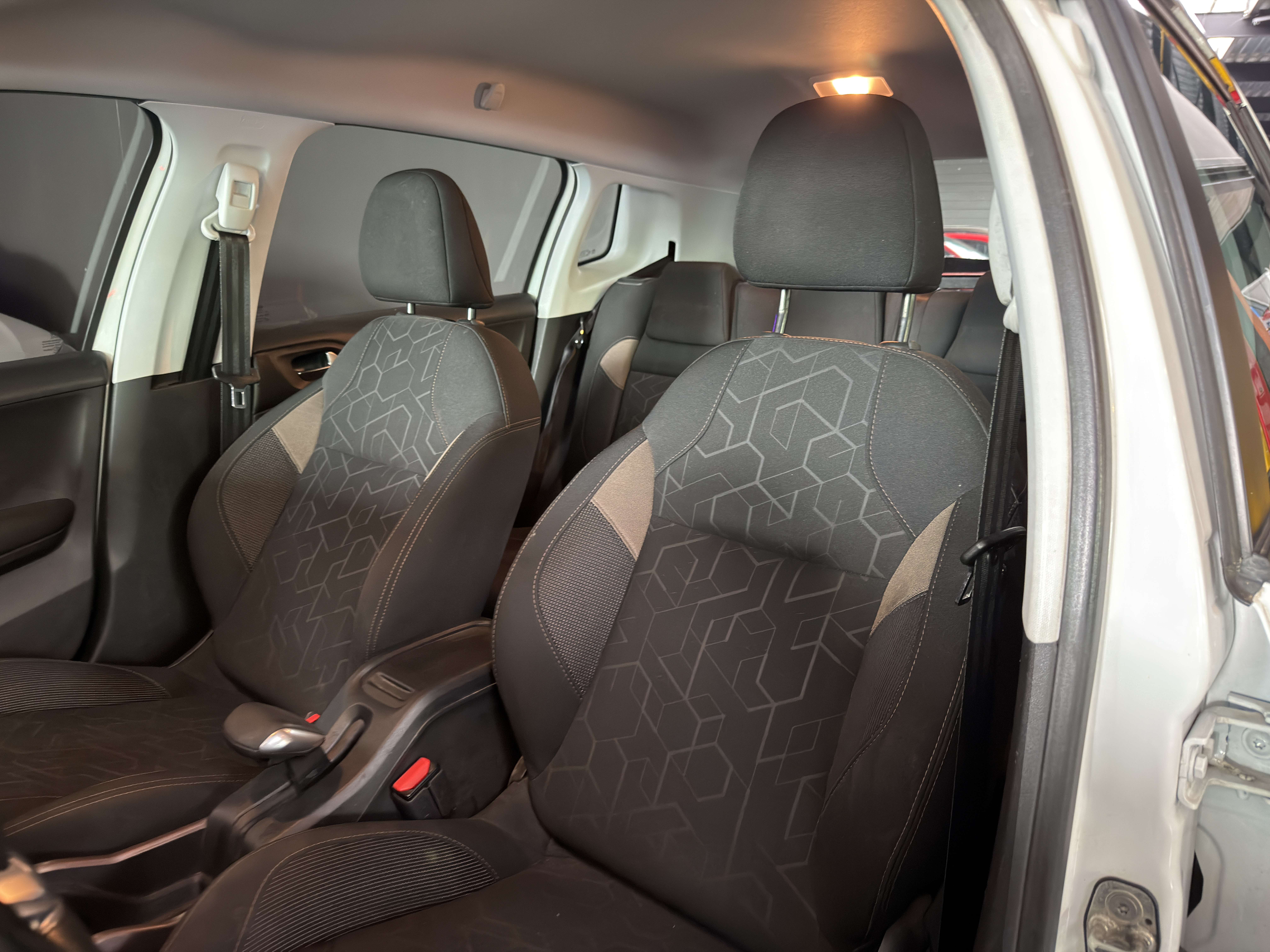 Peugeot 2008 2008 1.2 ALLURE S/12 mois de garantie