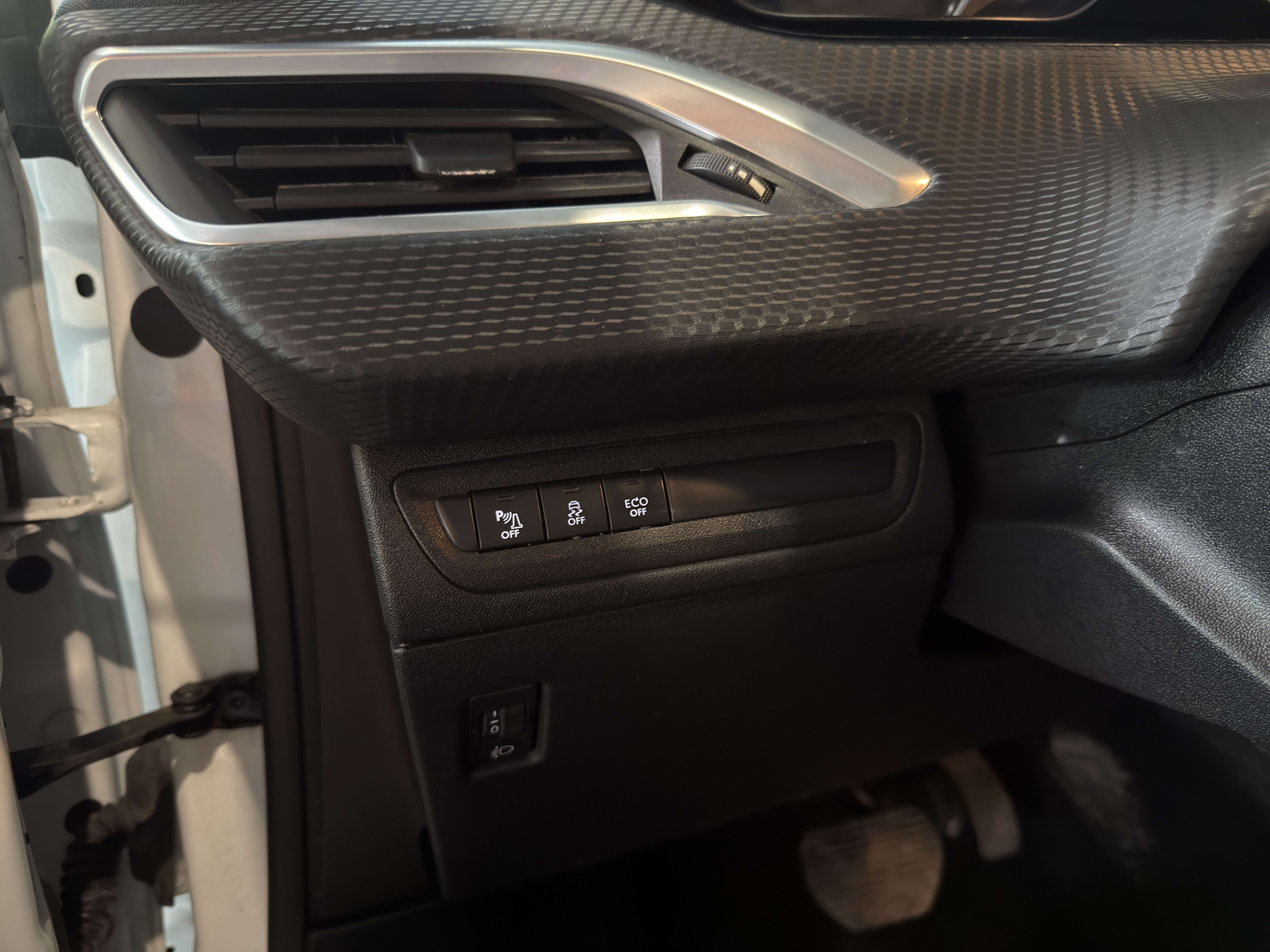 Peugeot 2008 2008 1.2 ALLURE S/12 mois de garantie