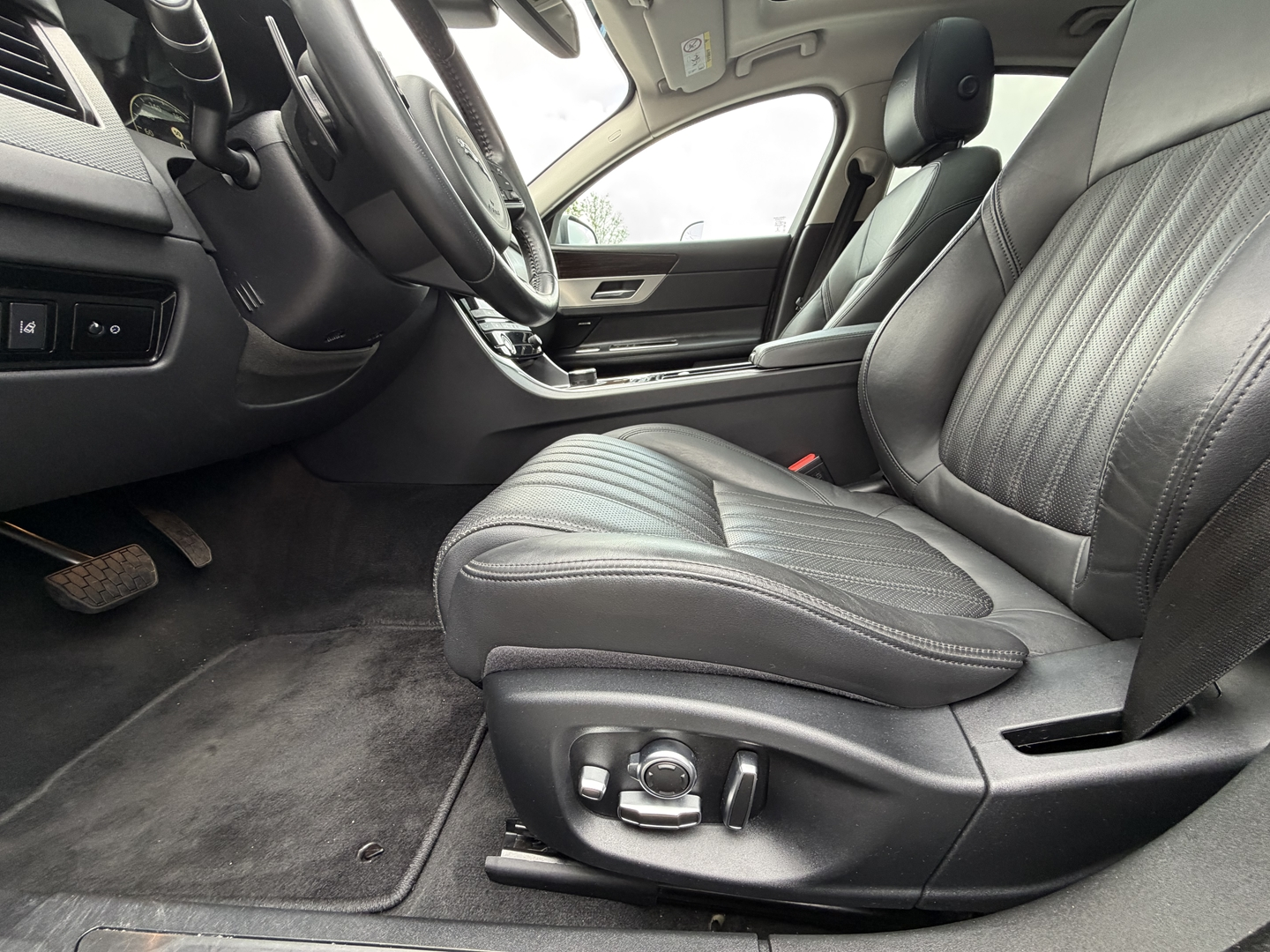 Jaguar XF V6 3.0 D 300CH PORTFOLIO BVA