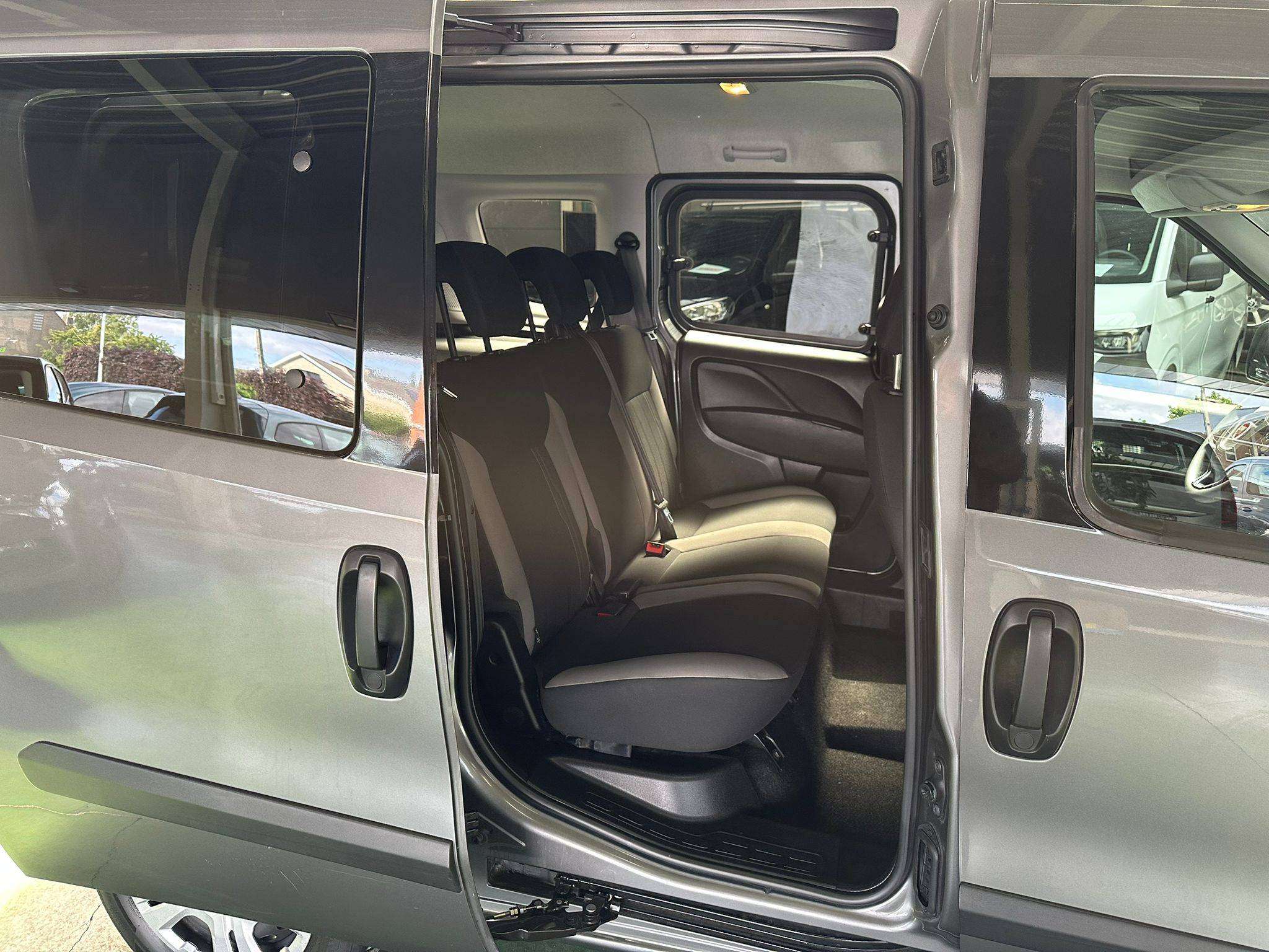 Fiat Doblo 1.6D Multijet * 1 Jaar Garantie *