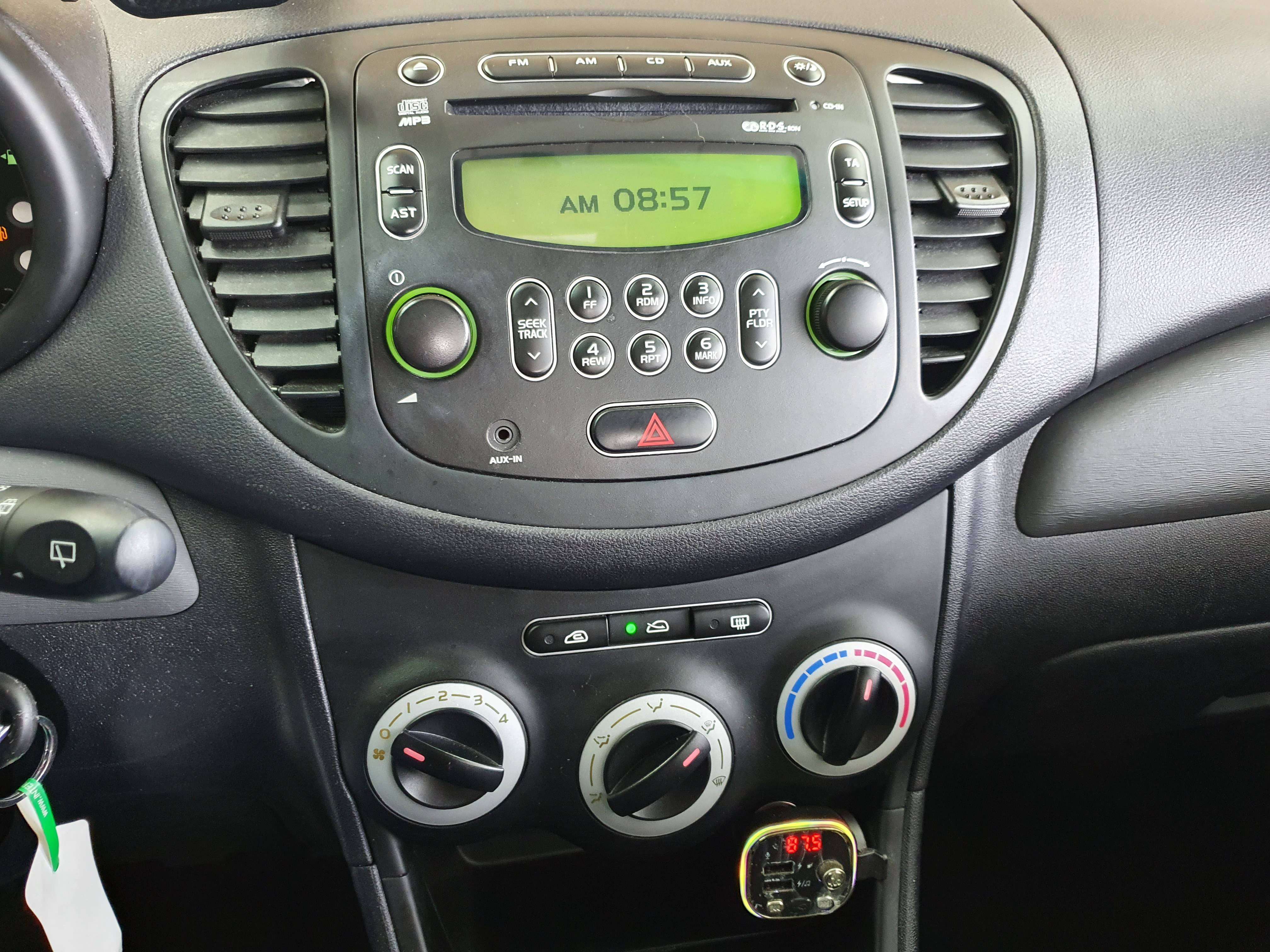 Hyundai i10 🟢1.1 ESSENCE 67CV - FULL CARNET - BLUETOOTH - 5 PORTES