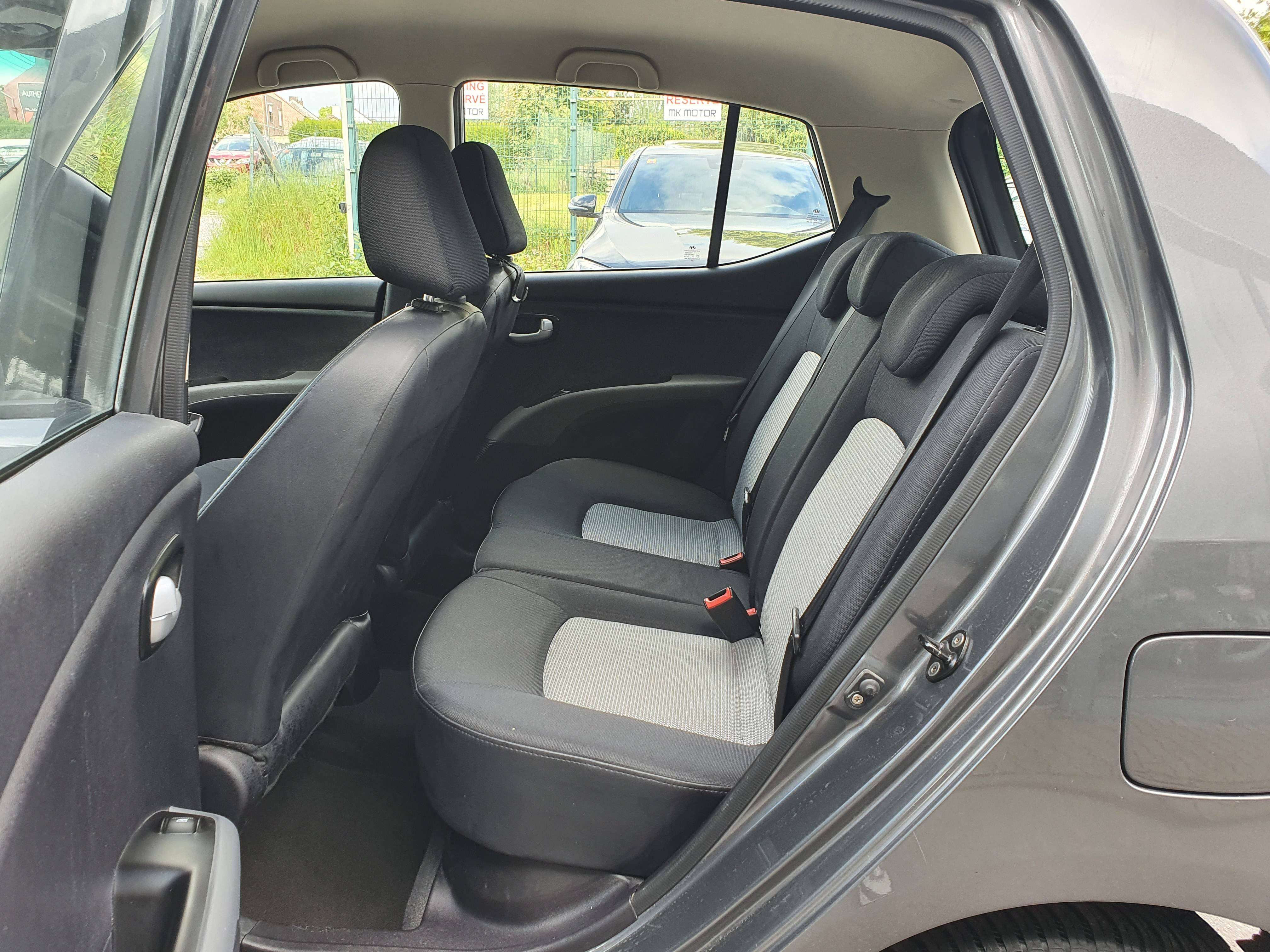 Hyundai i10 🟢1.1 ESSENCE 67CV - FULL CARNET - BLUETOOTH - 5 PORTES