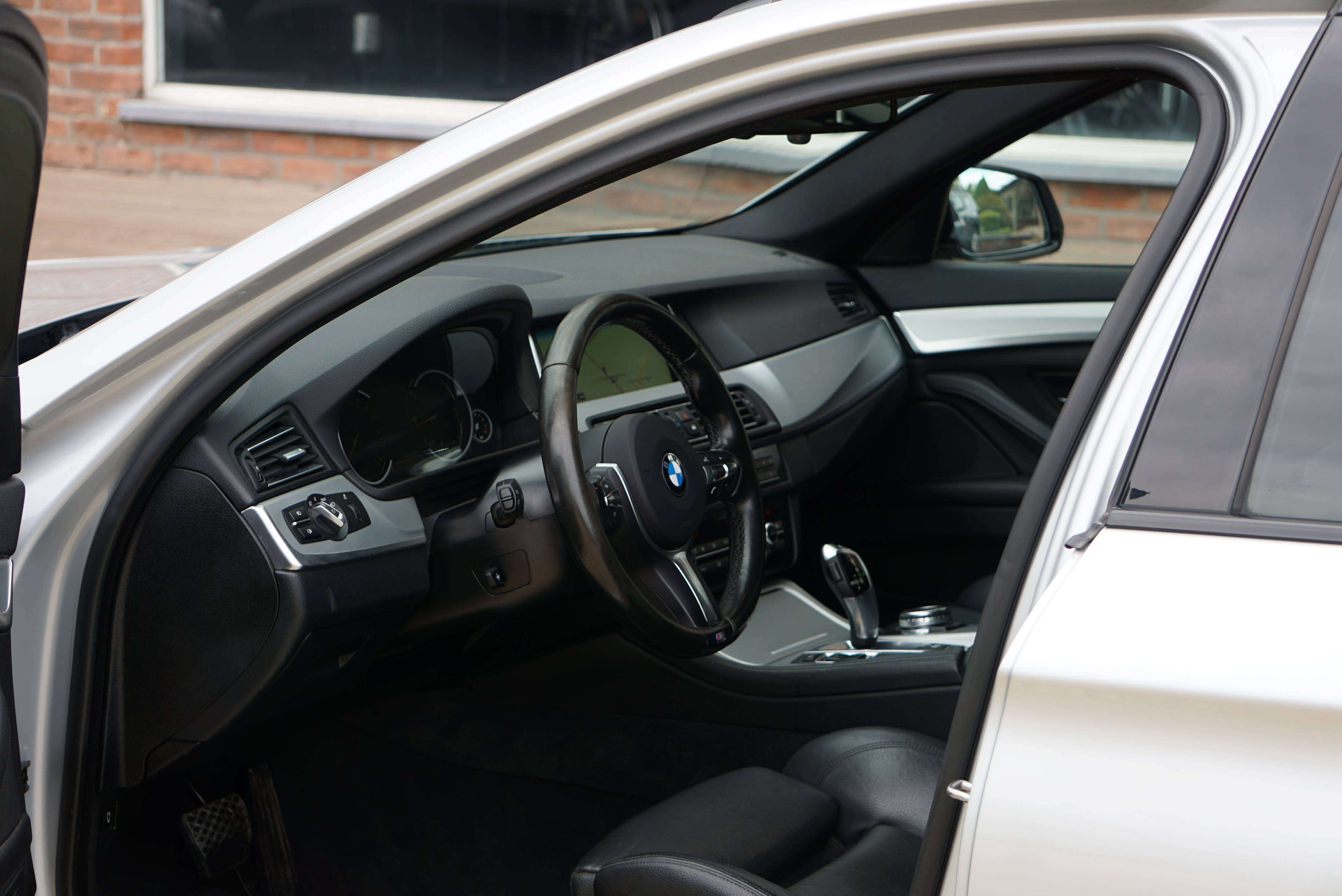 BMW 520 dA Touring PACK M Auto Bi-Xenon Navi-Pro Camera 6b