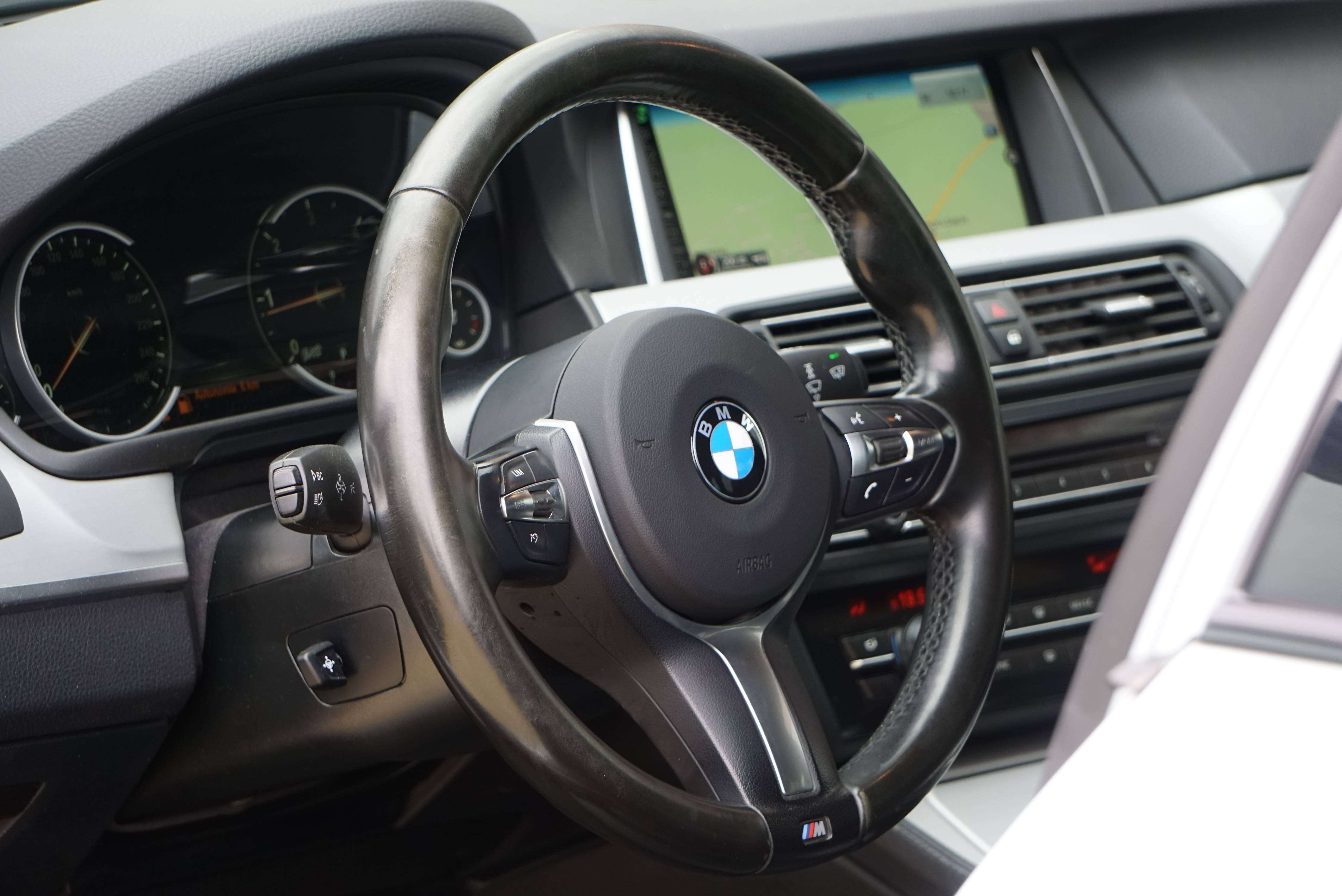 BMW 520 dA Touring PACK M Auto Bi-Xenon Navi-Pro Camera 6b