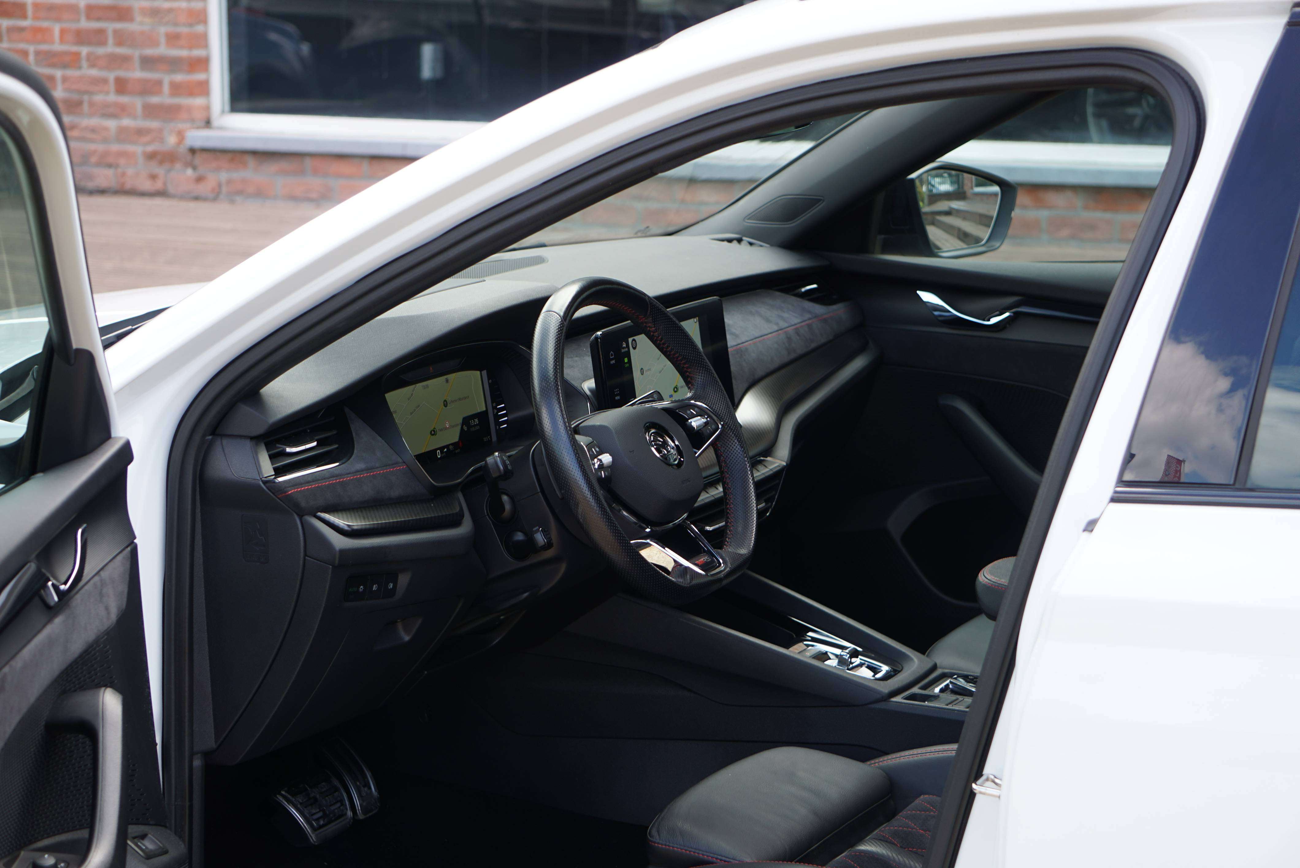 Skoda Octavia SW RS 2.0 TFSI 245CV COCKPIT DSG PANO CAM CARNET