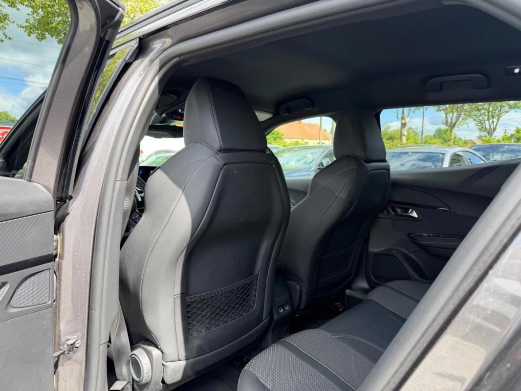 Peugeot 2008 1.2 PURETECH 130 GT EAT // GARANTIE CONSTRUCTEUR / SUIVI COMPLET//